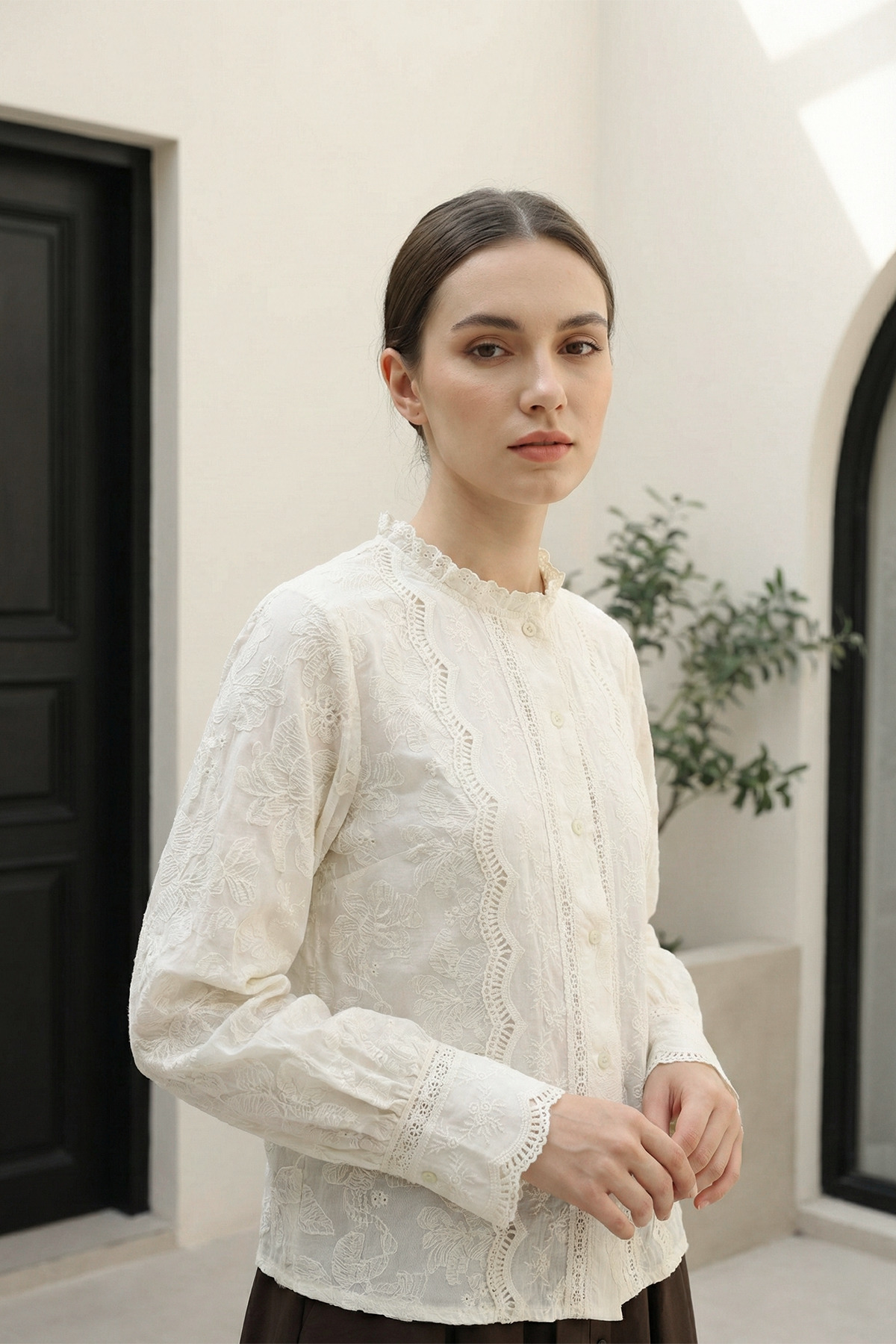 MODAQU  Vintage Brode İşlemeli Bej Gömlek Bluz - Görsel 2