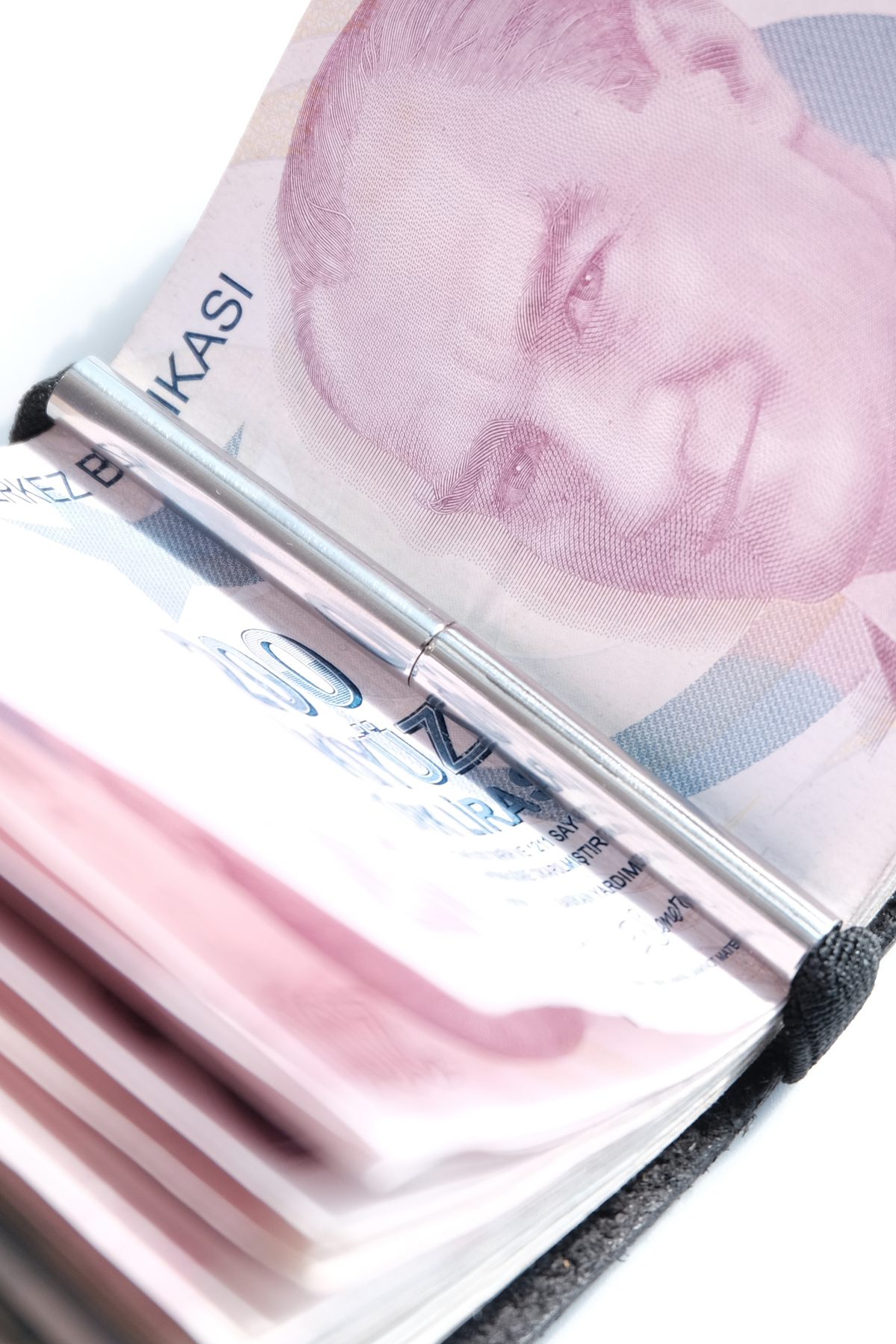 Leathur  LYC CASH S1 Hakiki Deri Cüzdan- 100 Nakit 7 kart kapasiteli Patentli Güçlü Mıknatıslı, İnce Tasarım - Görsel 4