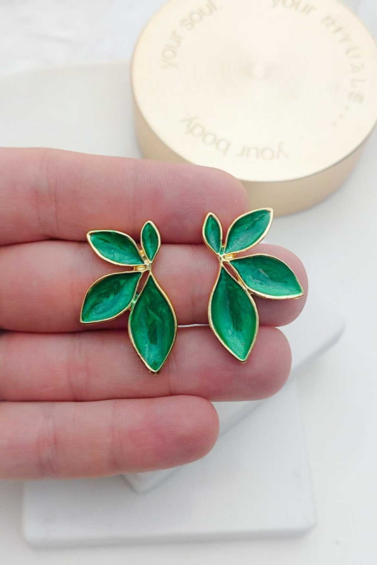Green Pearl Iconic Gold Leaf Women's Earrings