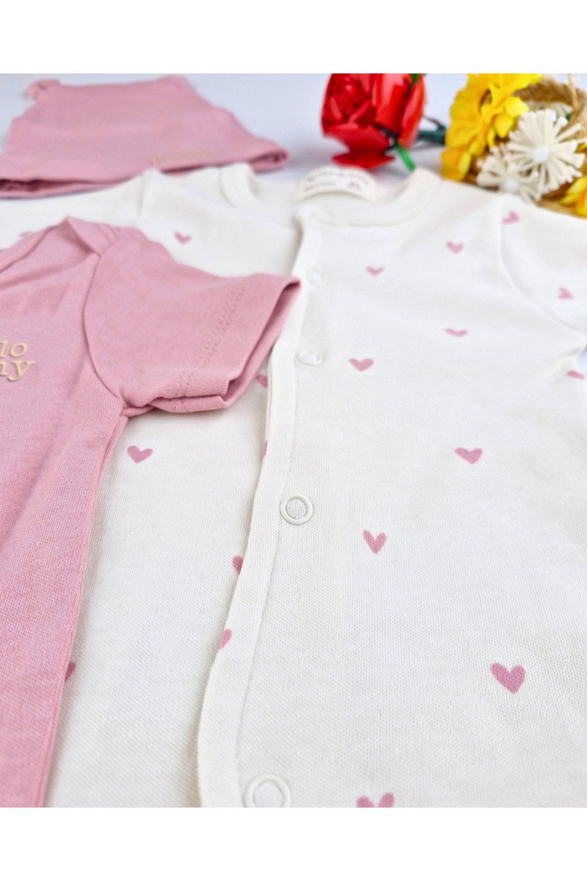 Asliva fashion 3'lü Set - Nakışlı Pembe Body, Kalpli Ayaklı Tulum ve Kulaklı Şapka Takımı fotoğrafı 4 (önizleme)