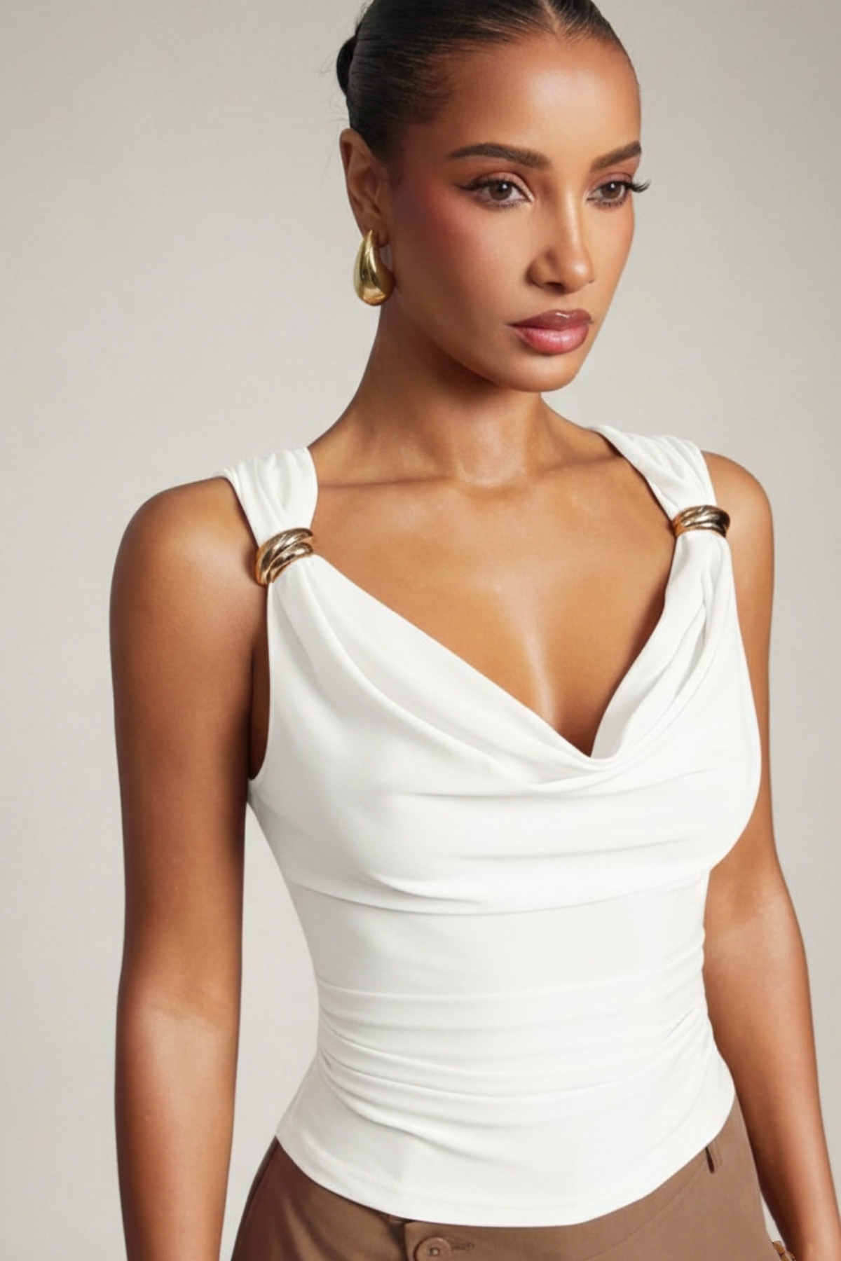 JE-TU Μπλούζα με διπλή στρώση και αξεσουάρ Sandy, με λαιμόκοψη Degaje και διπ...