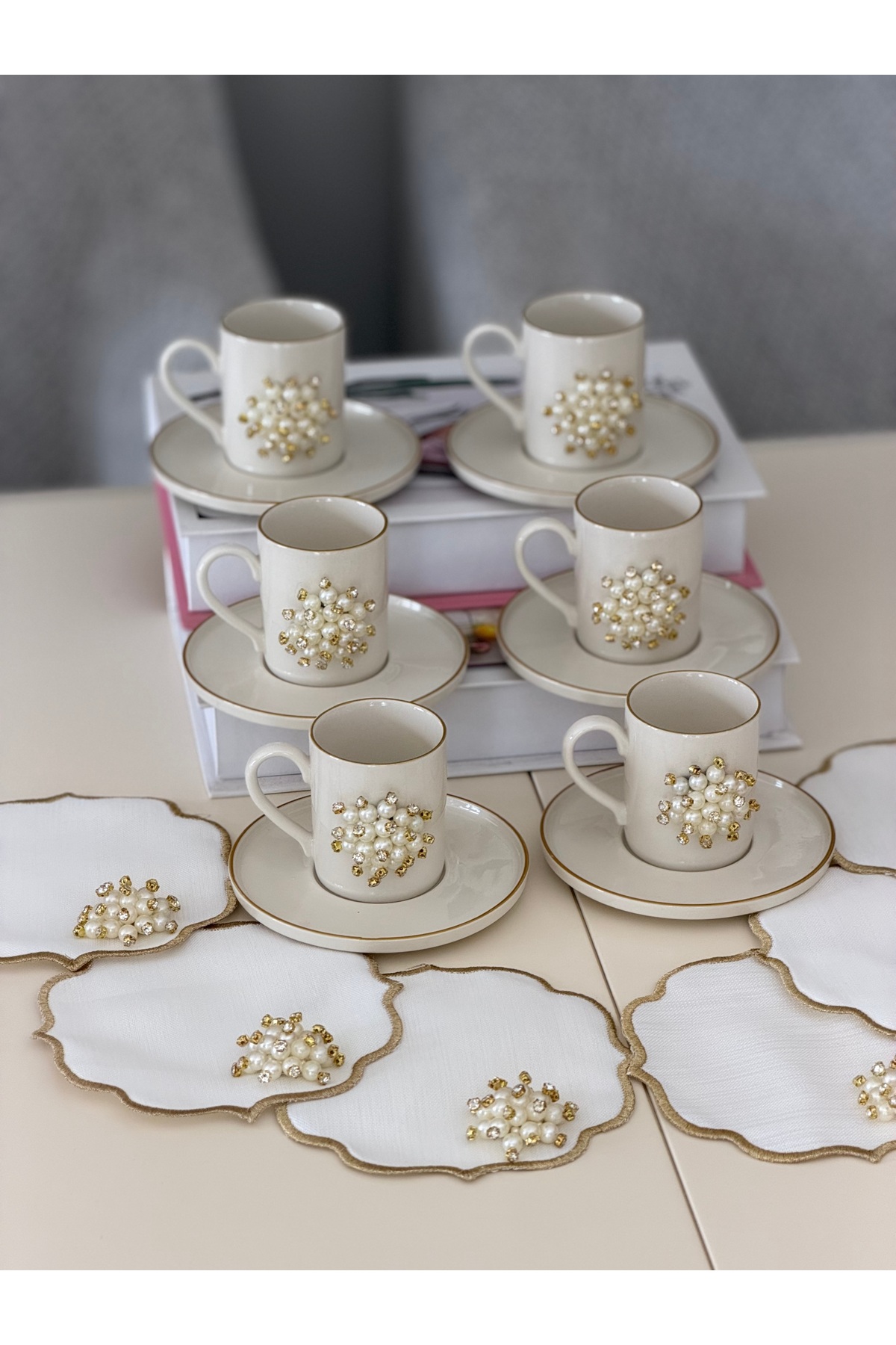 6 Kişilik İncili Porselen Kahve Fincanı ve Sunum Peçetesi