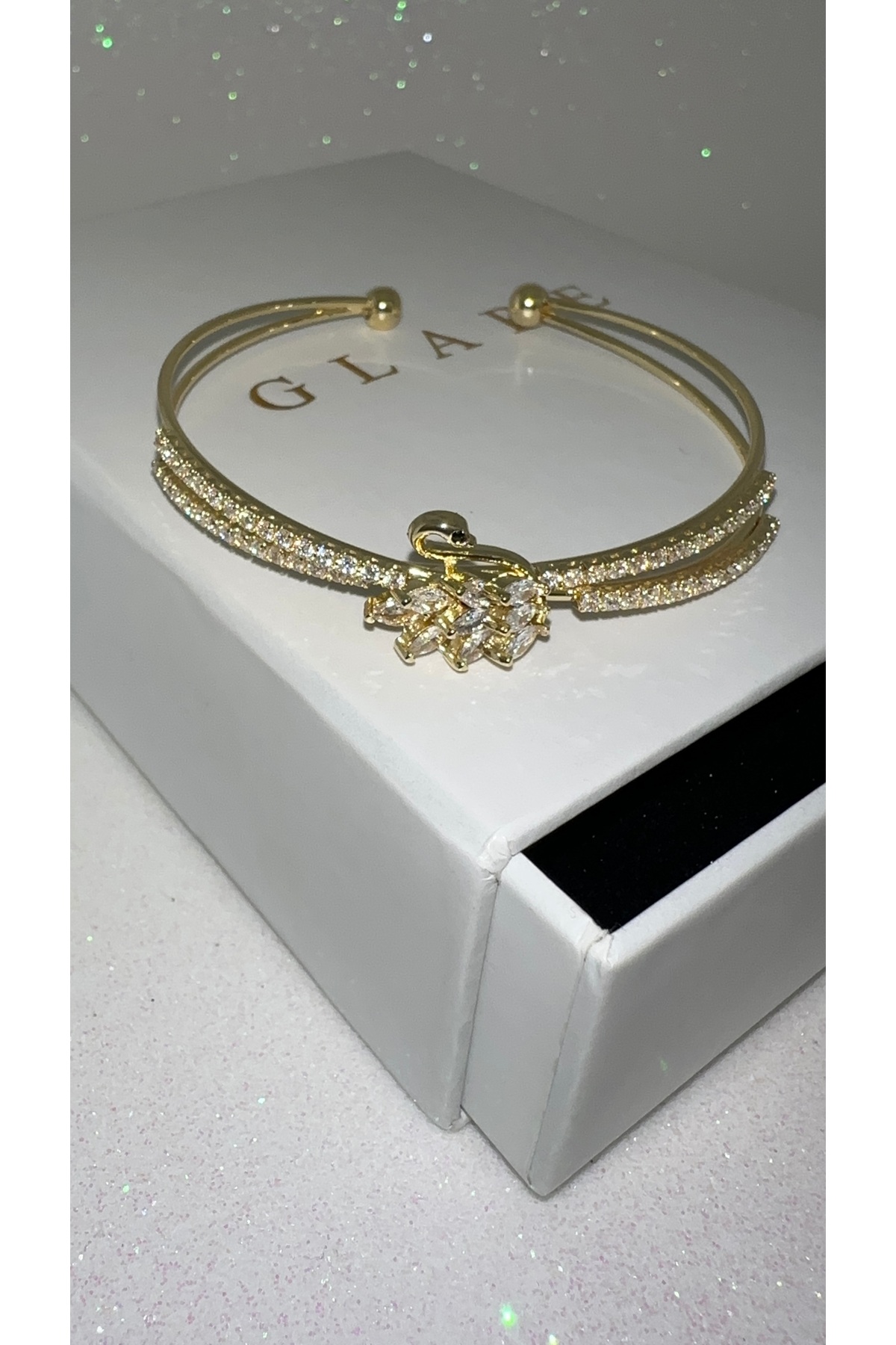 GLARE JEWELRY CO Kuğu Modeli Zirkon Taşlı Lüks Gümüş Rodyumlu Tel Çelik Kelepçe Bileklik