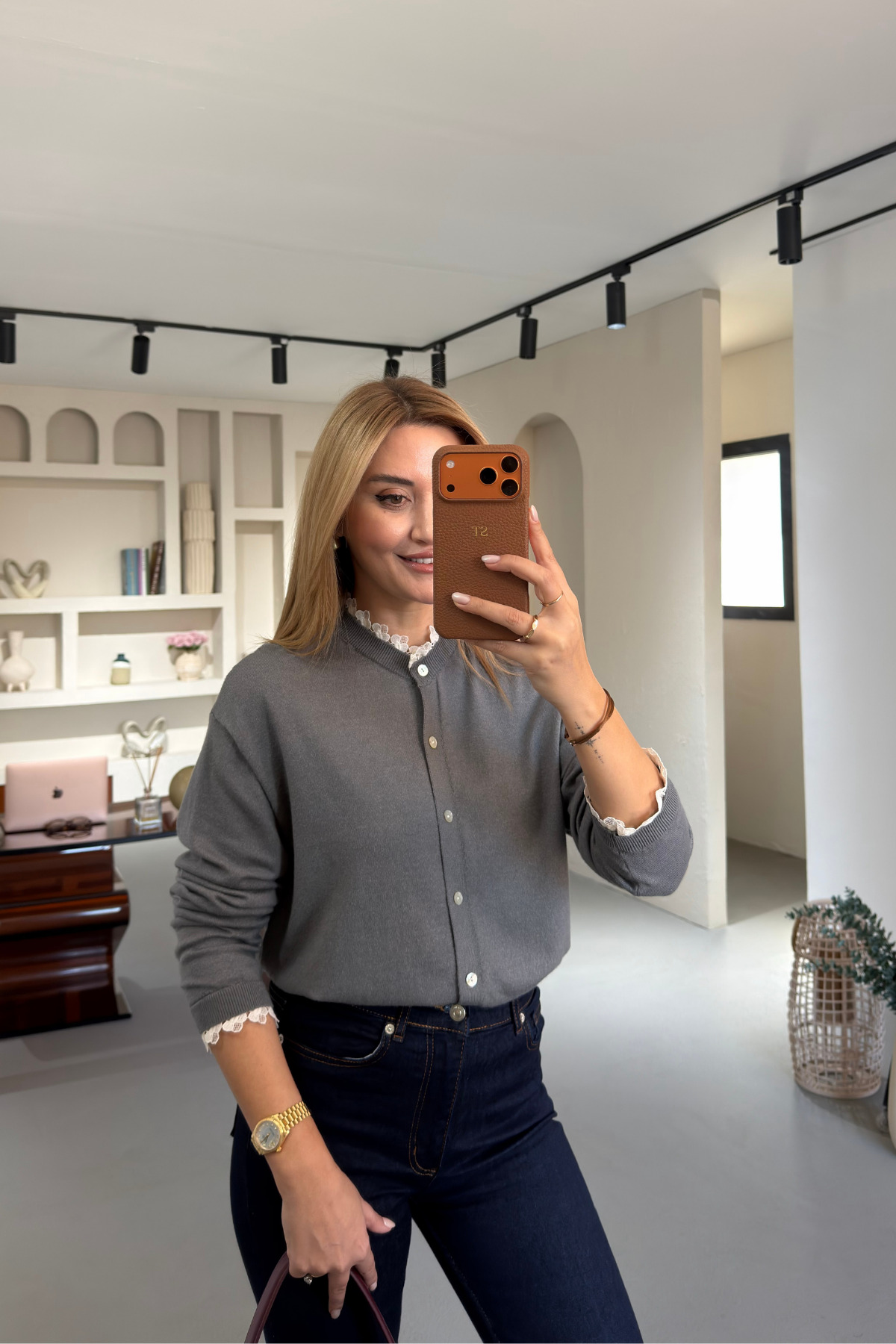 Sezgi Tekin  Güpür Detay Düğmeli Gri Hırka