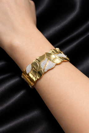 B&B Jewerly Modern Yaprak Figürlü Gold renk Kadın Bilezik kelepçe