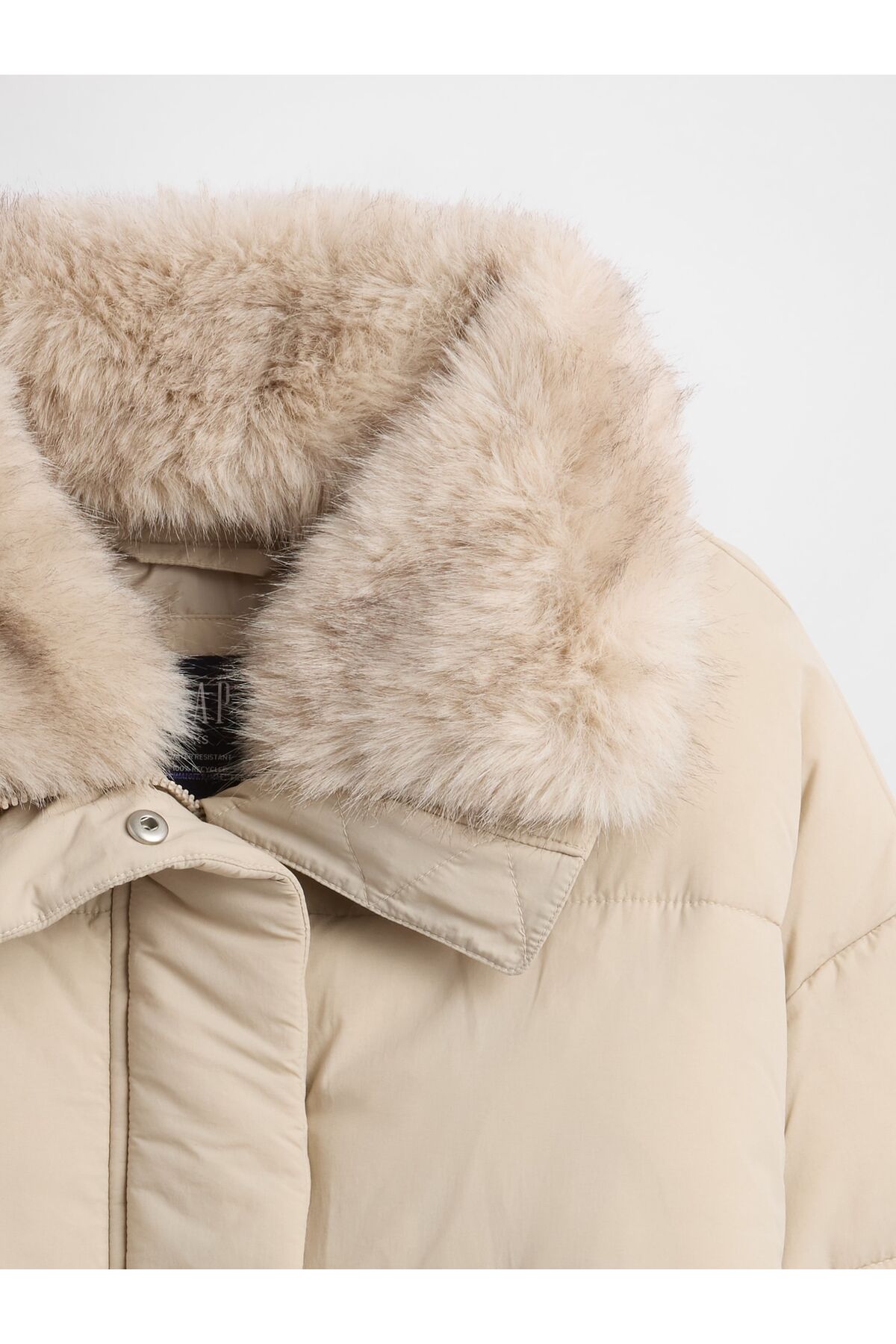GAP Kadın Bej Faux Fur-Trim Puffer Şişme Mont görsel 3
