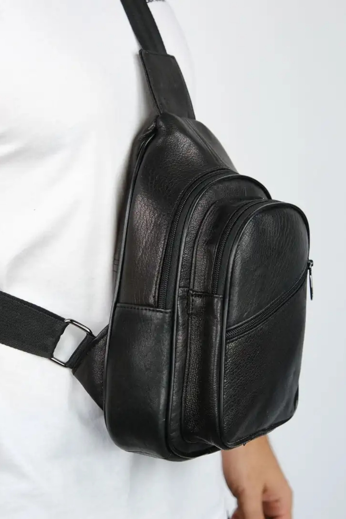Aggustoo Erkek Hakiki Deri Body Bag Çanta – Askılı, Fermuarlı