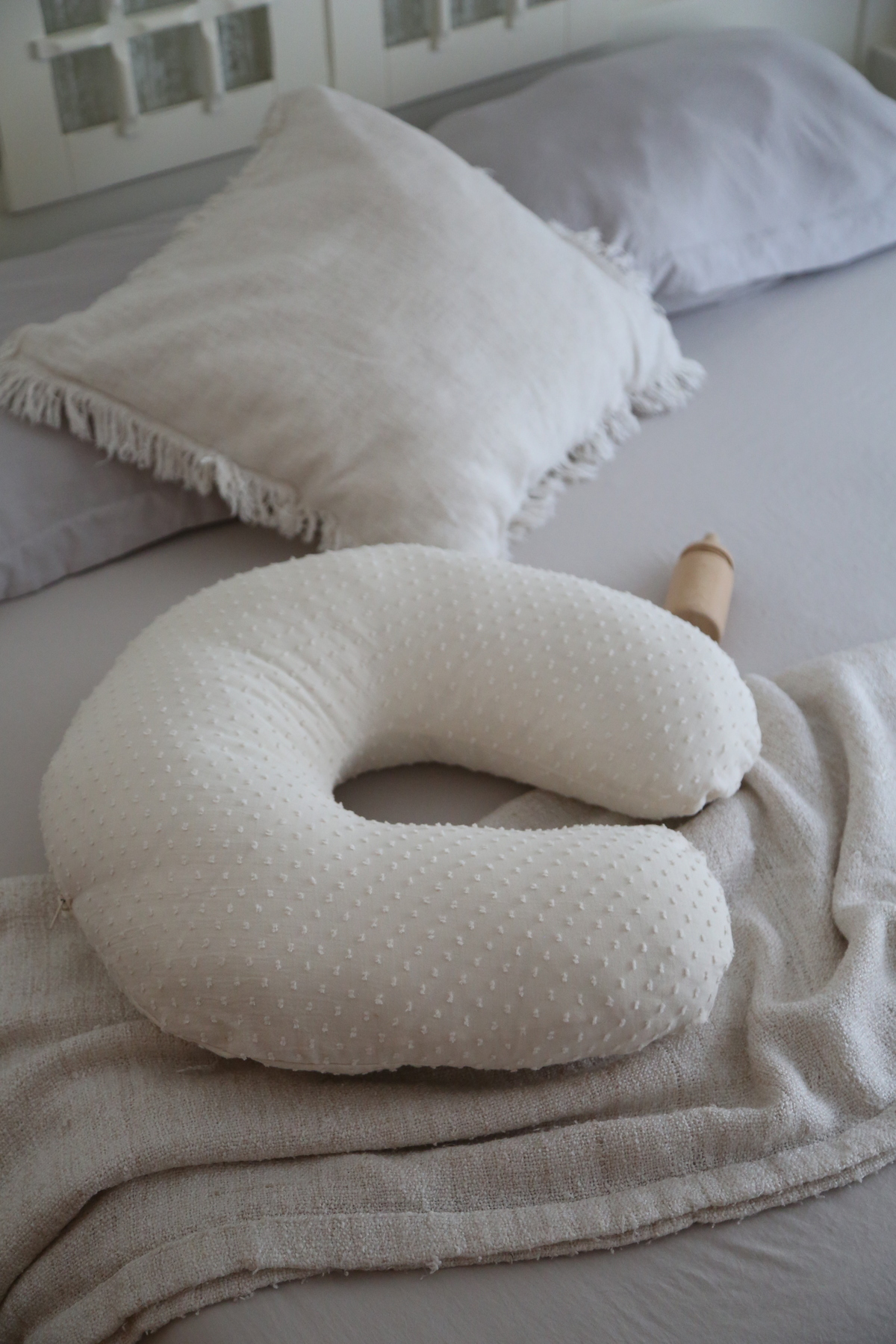 BabyKAR Ponponlu Emzirme Yastığı %100 Pamuk Müslin - Ekru fotoğrafı 4 (önizleme)
