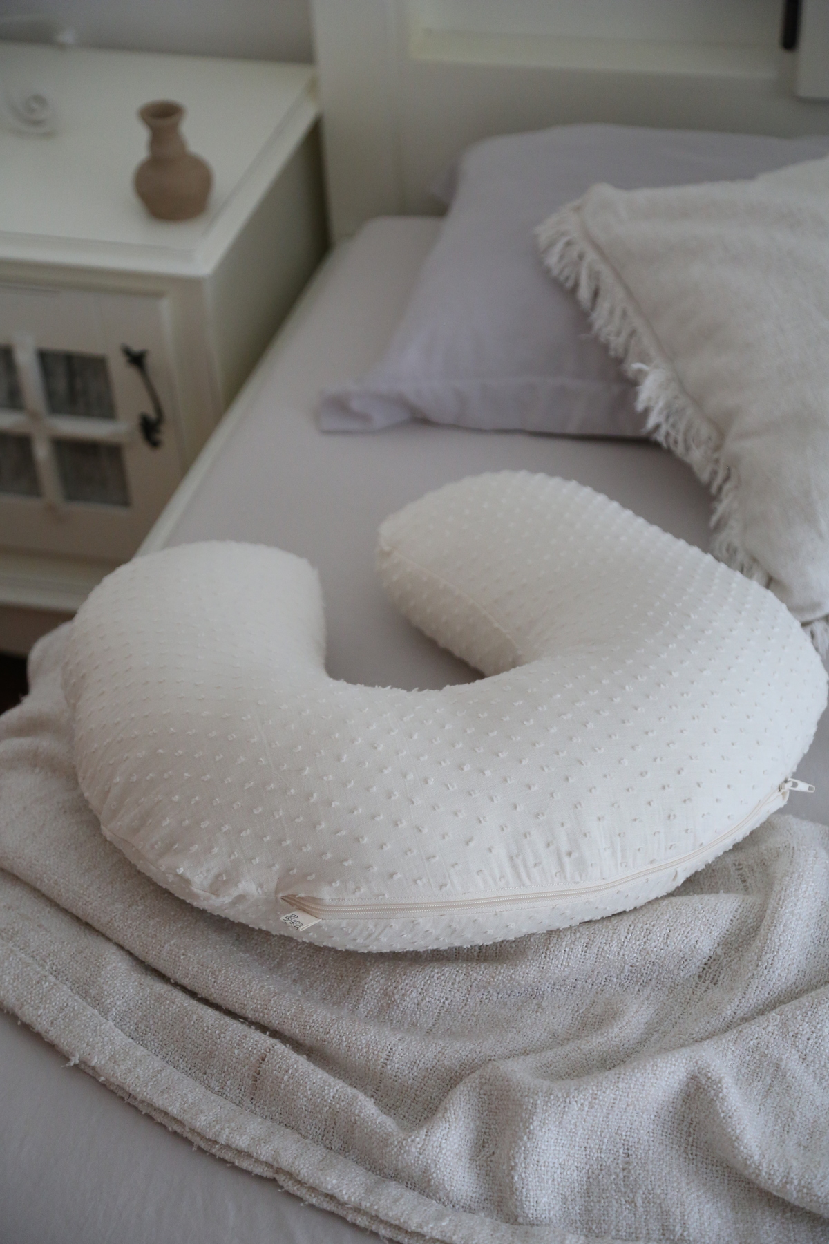 BabyKAR Ponponlu Emzirme Yastığı %100 Pamuk Müslin - Ekru fotoğrafı 2 (önizleme)