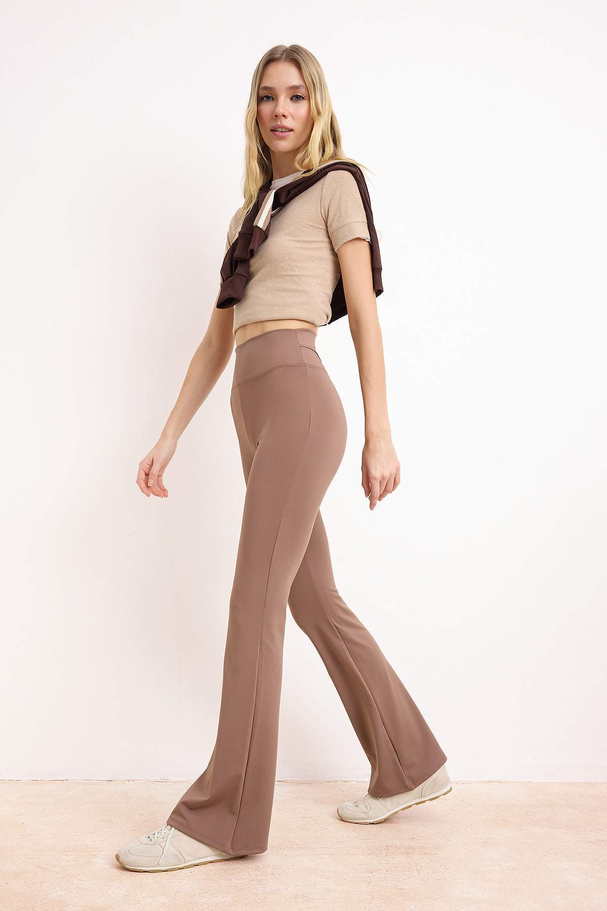 Trendyolmilla Vizon Straight/Düz Normal Bel Uzun Dalgıç/Scuba Örme Pantolon TWOSS26PL00118