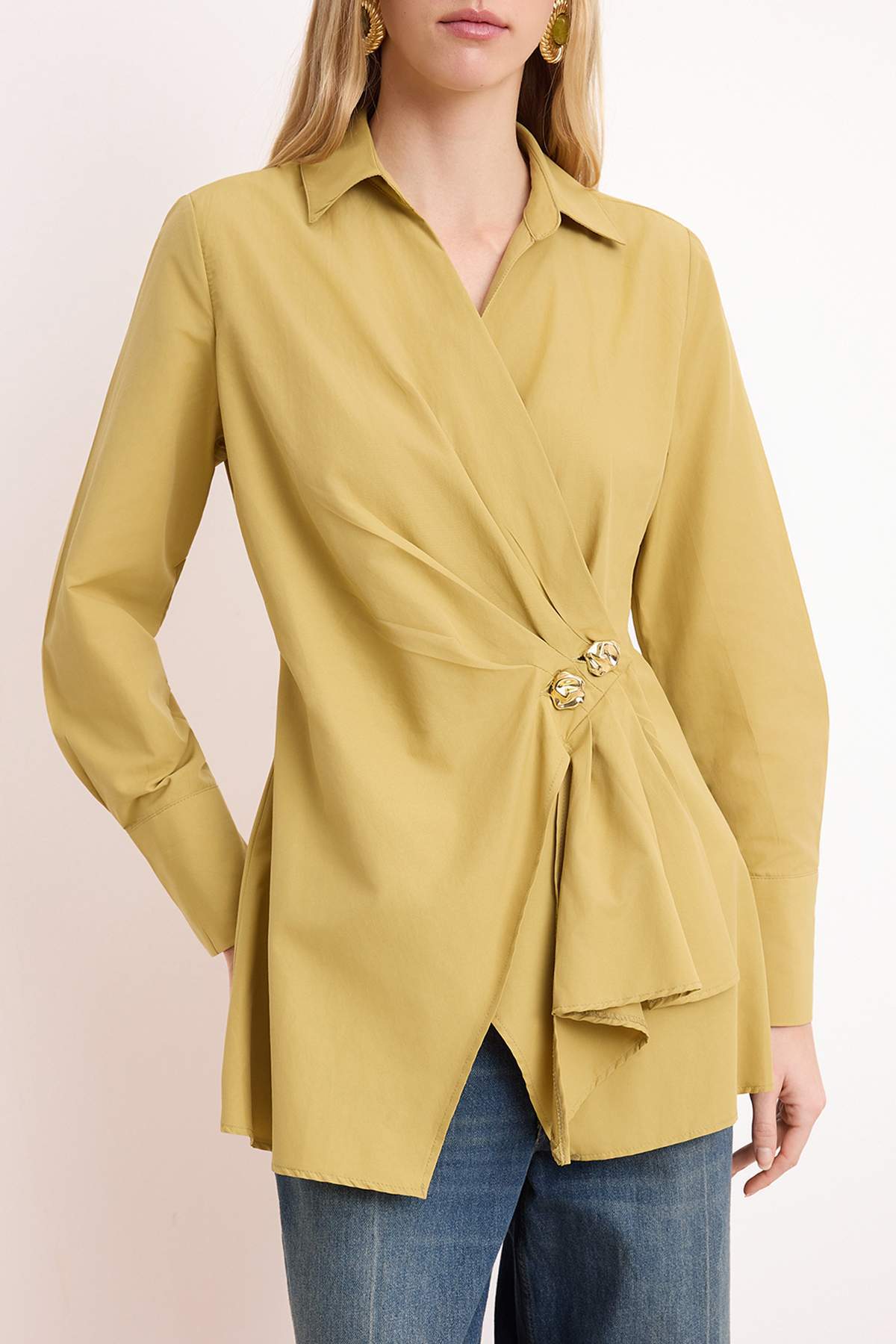 Trendyolmilla  Haki Kruvaze Metal Aksesuar Detaylı Regular/Normal Kalıp Gömlek TCTSS26TG00023 - Görsel 3