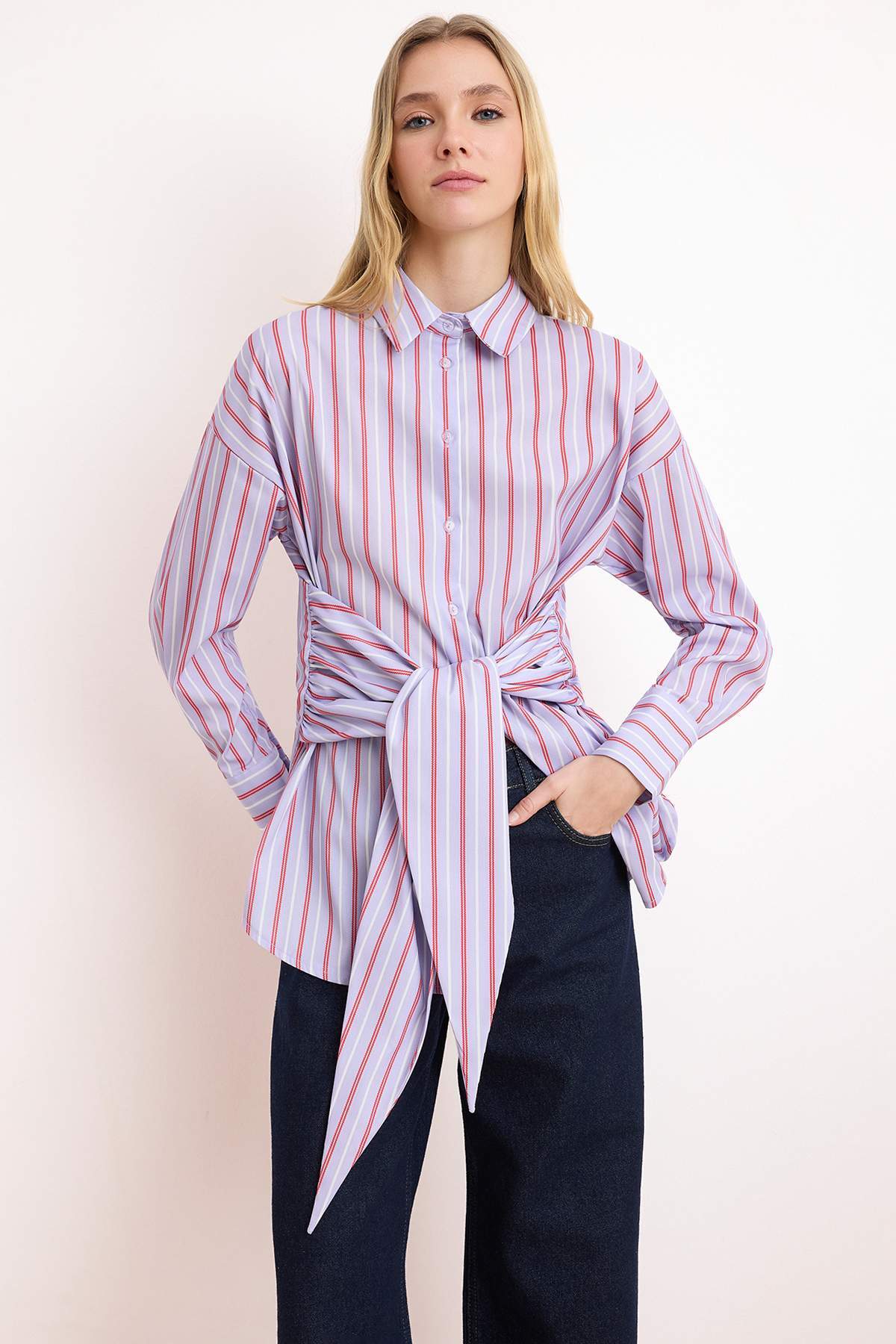 Trendyolmilla  Mavi-Çok Renkli Çizgili Bağlama Detaylı Gömlek TWOSS26GO00086 - Görsel 2