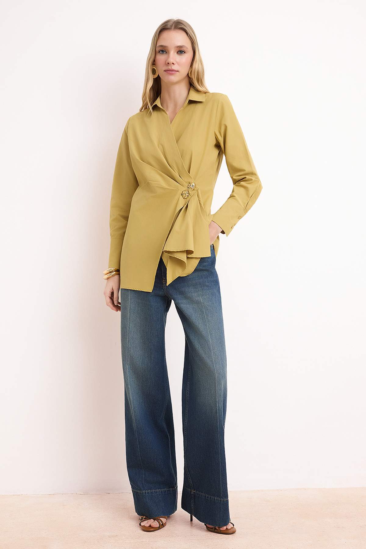 Trendyolmilla  Haki Kruvaze Metal Aksesuar Detaylı Regular/Normal Kalıp Gömlek TCTSS26TG00023 - Görsel 2