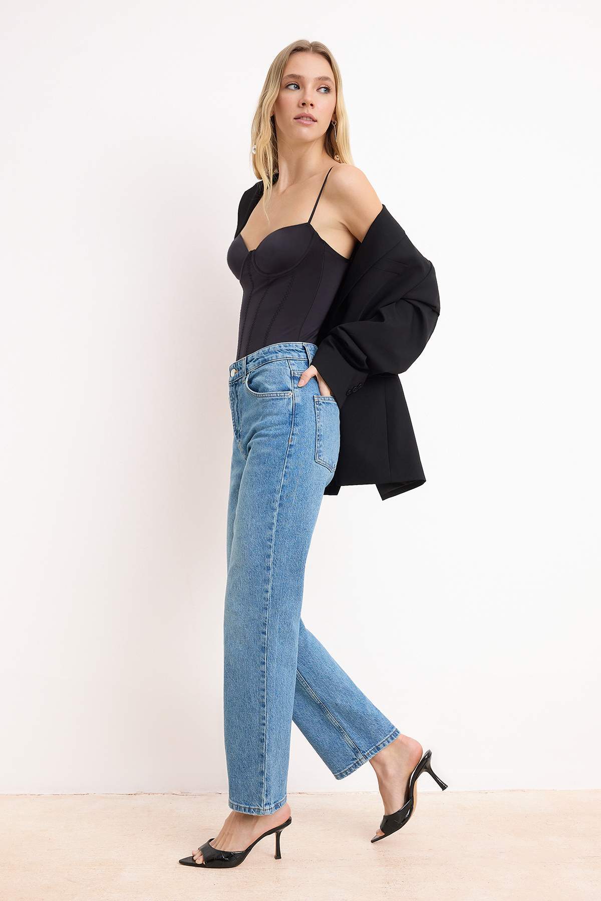 Trendyolmilla  Mavi Yüksek Bel Az Esnek Straight Düz Kesim Jeans TWOSS26JE00099 - Görsel 2