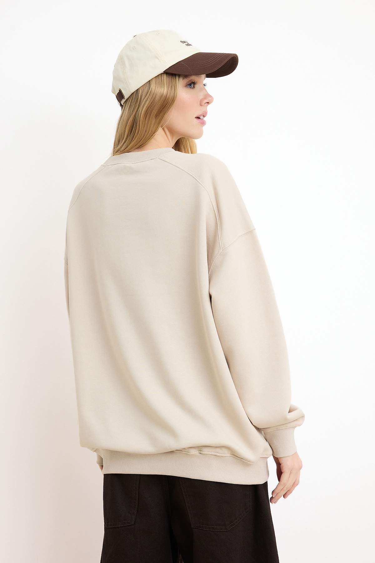 Trendyolmilla  Taş Regular/Normal Kalıp Düşük Kol Uzun Kollu 3 İplik Şardonsuz Örme Sweatshirt TWOSS26SW00010 - Görsel 4