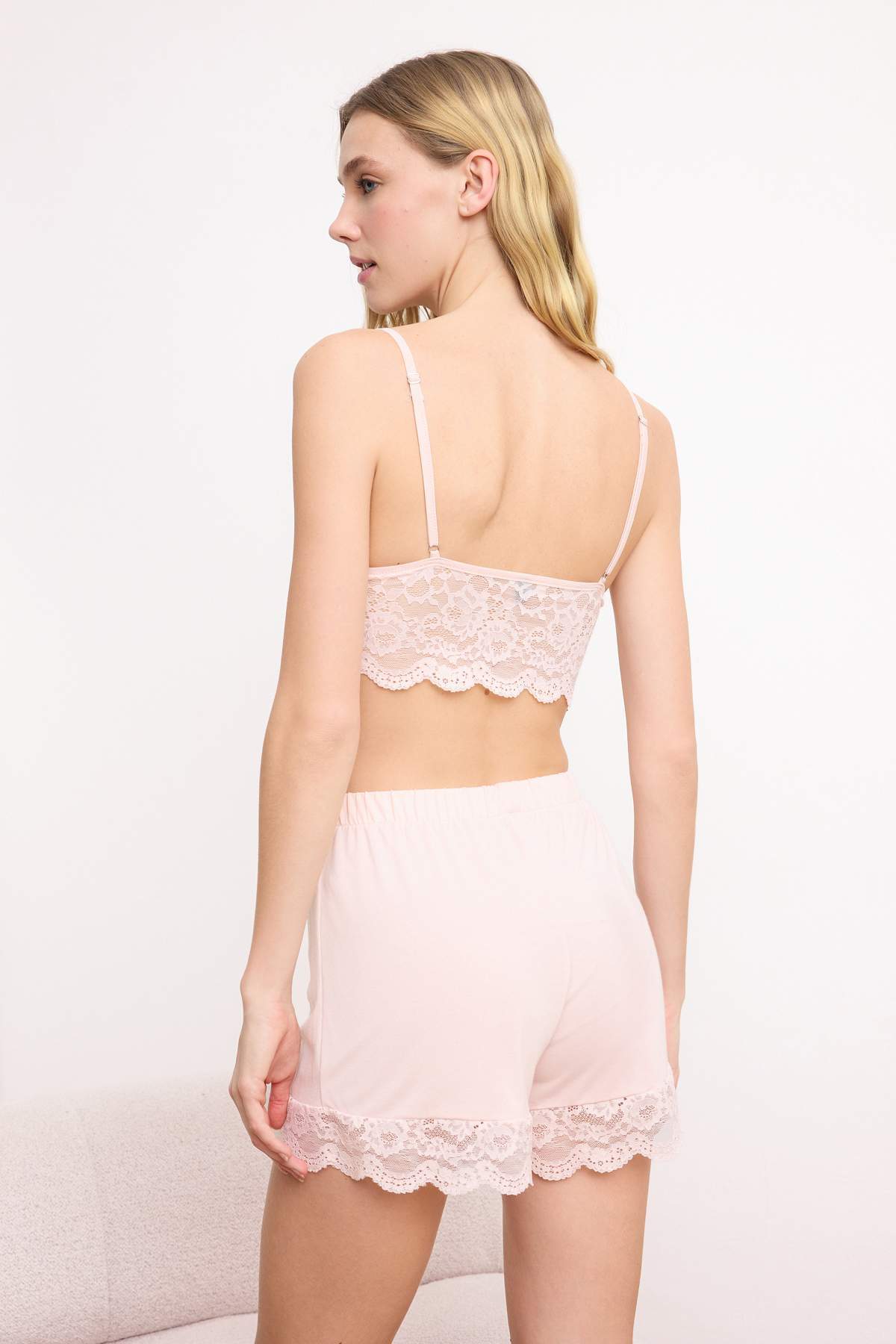 Trendyolmilla  Pudra 4'lü Dantel Detaylı Sabahlık + Gecelik + Bralet + Şort Örme Pijama Takımı THMSS26PT00093 - Görsel 7