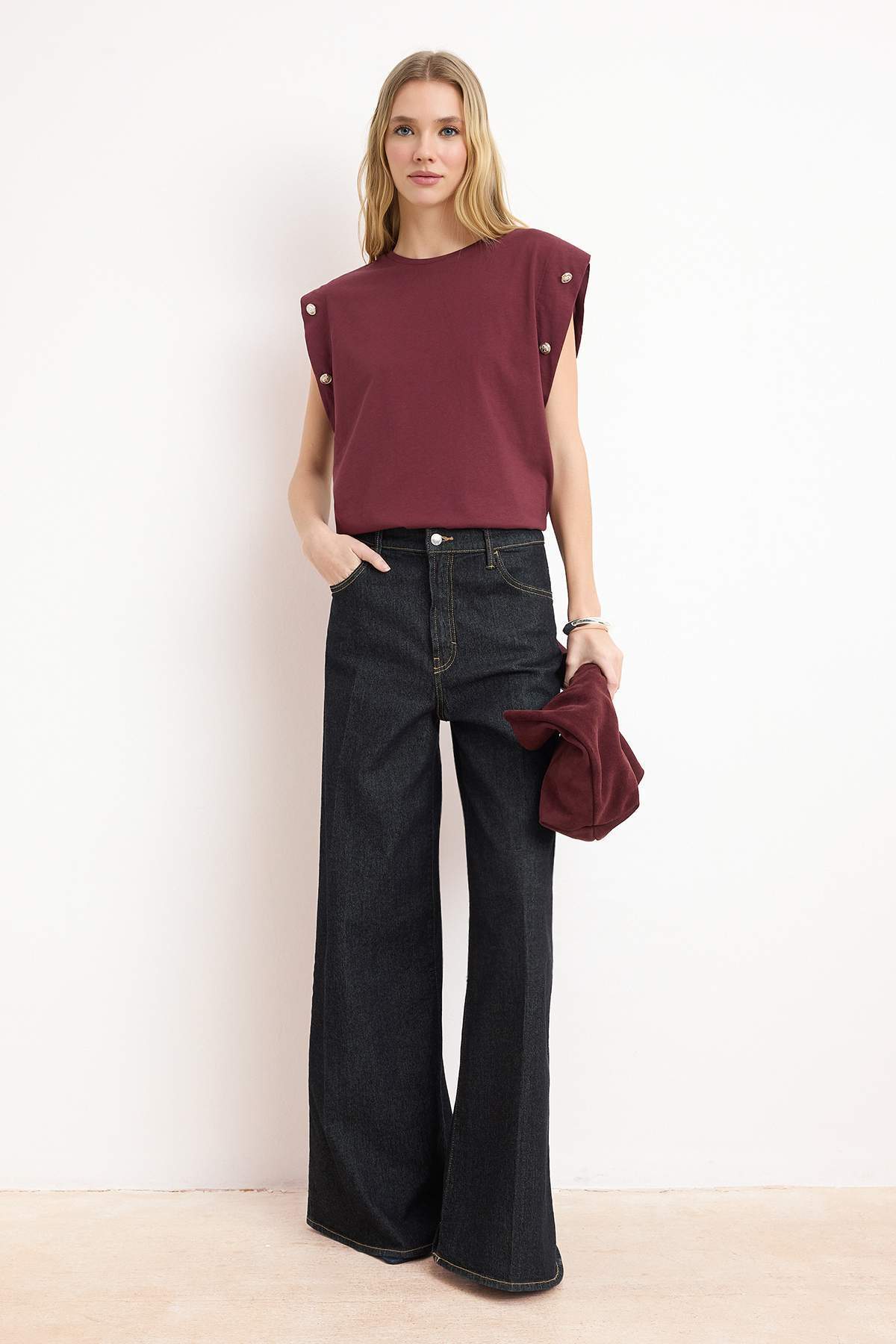 Trendyol Kollektion Bordeauxrotes, 100 % Baumwolle, mit Knopfdetail, Watte-Op...