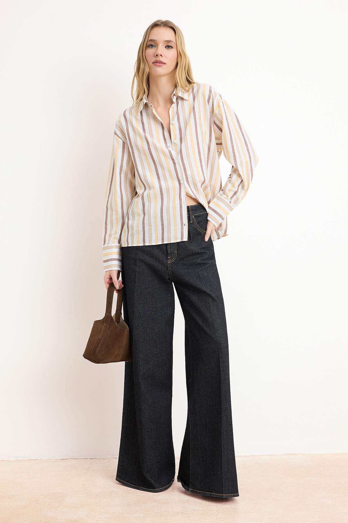 Trendyolmilla  Çok Renkli Çizgili Doğal Görünümlü Oversize/Geniş Kalıp Gömlek TWOSS26GO00106 - Görsel 2