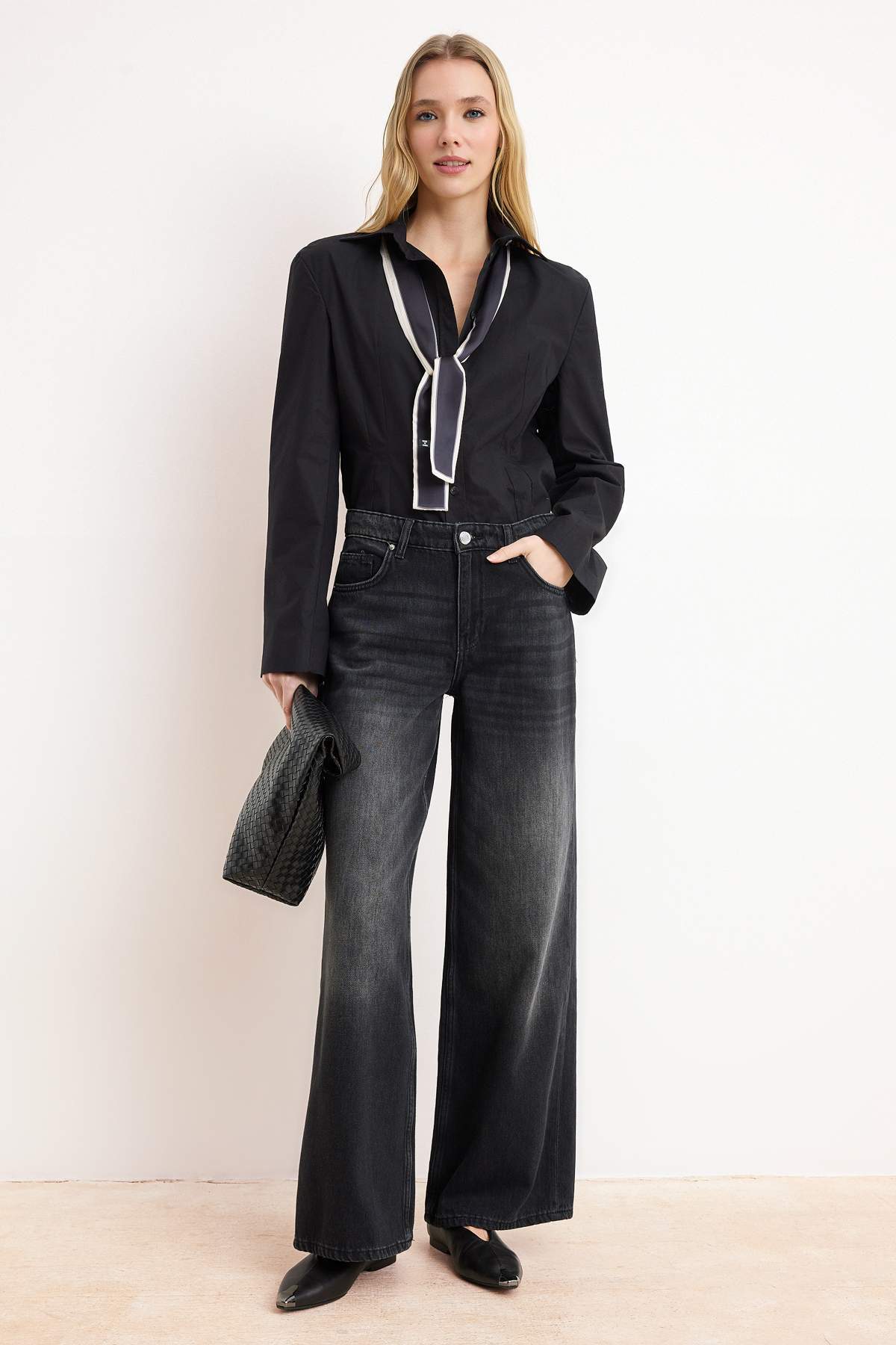 Trendyolmilla  Premium Siyah More Sustainable DÖKÜMLÜ Yüksek Bel %100 Pamuk Wide Leg Jeans TWOSS26JE00136 - Görsel 7