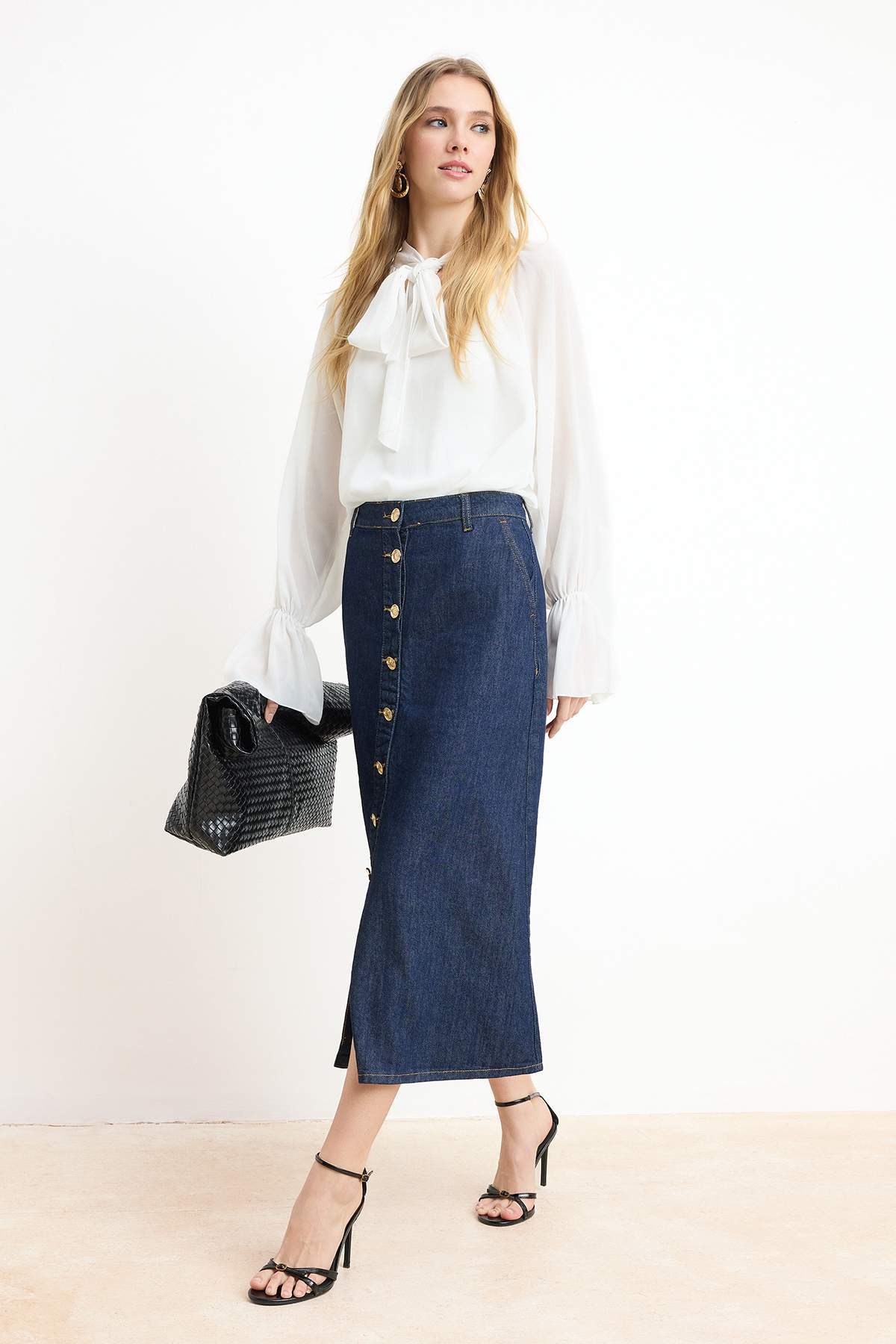 Trendyolmilla  Koyu Mavi DÖKÜMLÜ Düğme Detaylı Midi %100 Pamuk Denim Etek TWOSS26ET00004