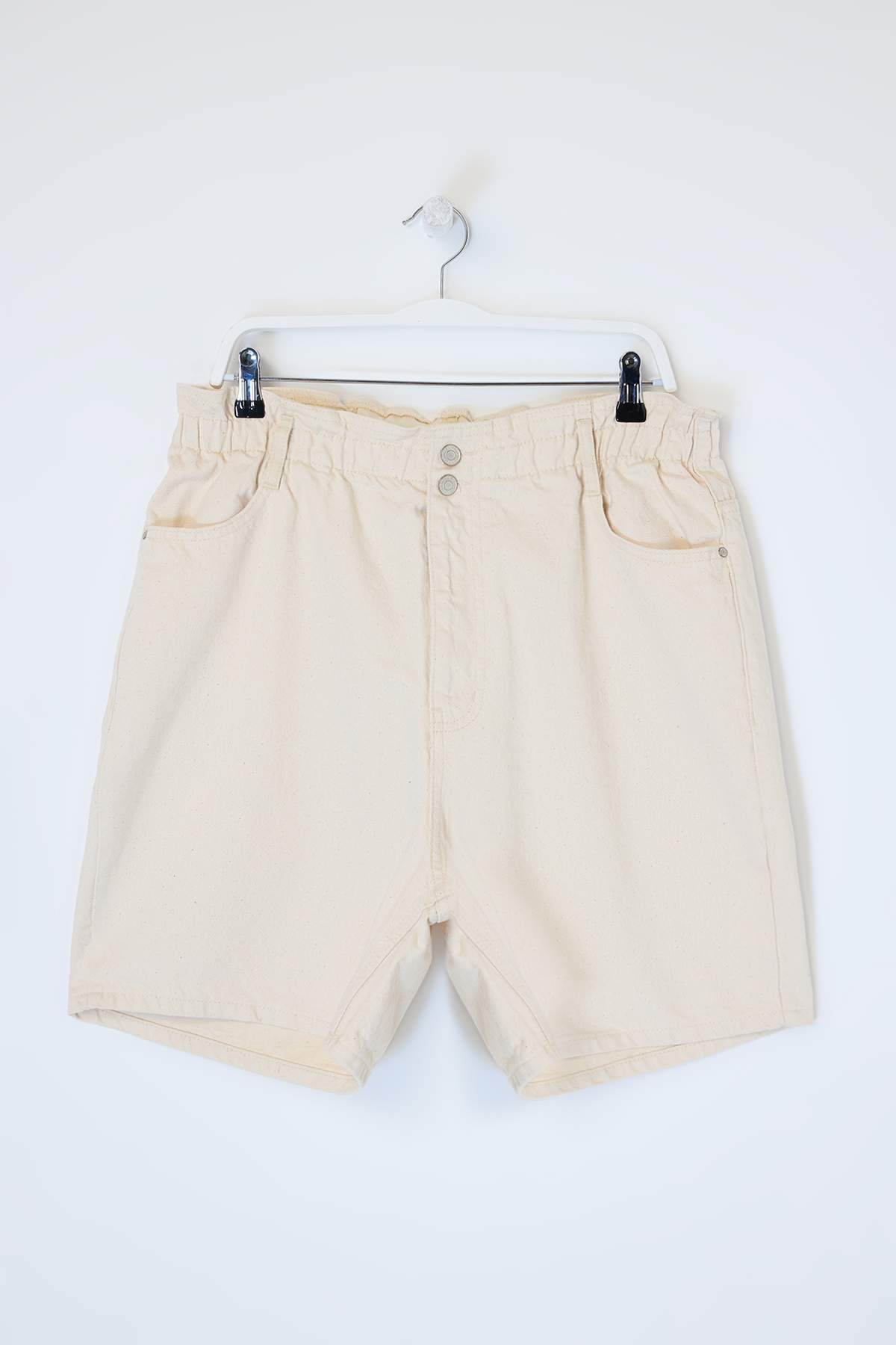 Trendyolmilla  Bej Lastikli Yüksek Bel Geniş Kesim %100 Pamuk Non-Stretch Büyük Beden Denim Şort TBBSS22JE00015 - Görsel 4