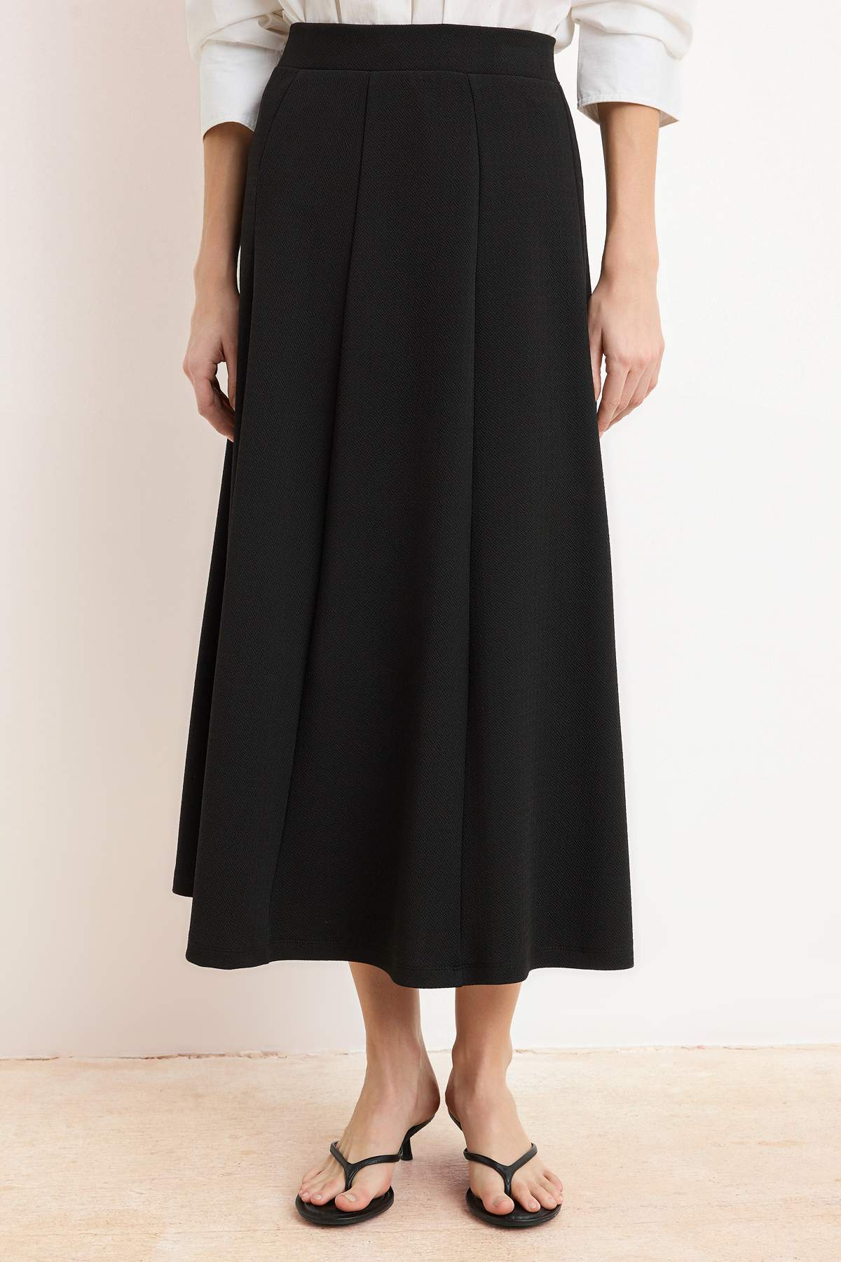 Trendyolmilla  Siyah Kloş Maxi Esnek Midi Örme Etek TWOSS24ET00156 - Görsel 3