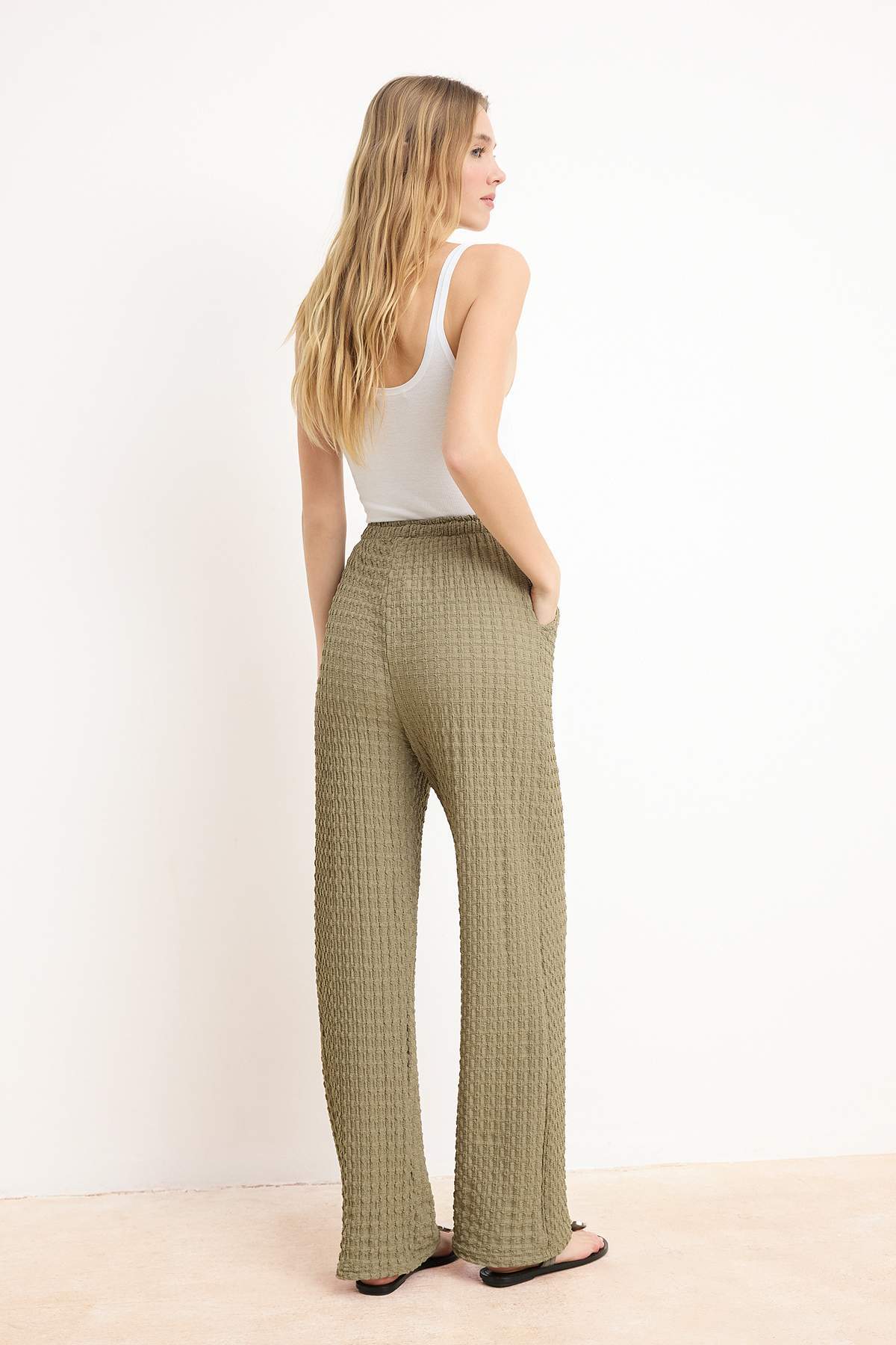 Trendyolmilla  Haki Wide Leg/Geniş Paça Lastikli Uzun Dokulu Örme Pantolon TWOSS26PL00121 - Görsel 4