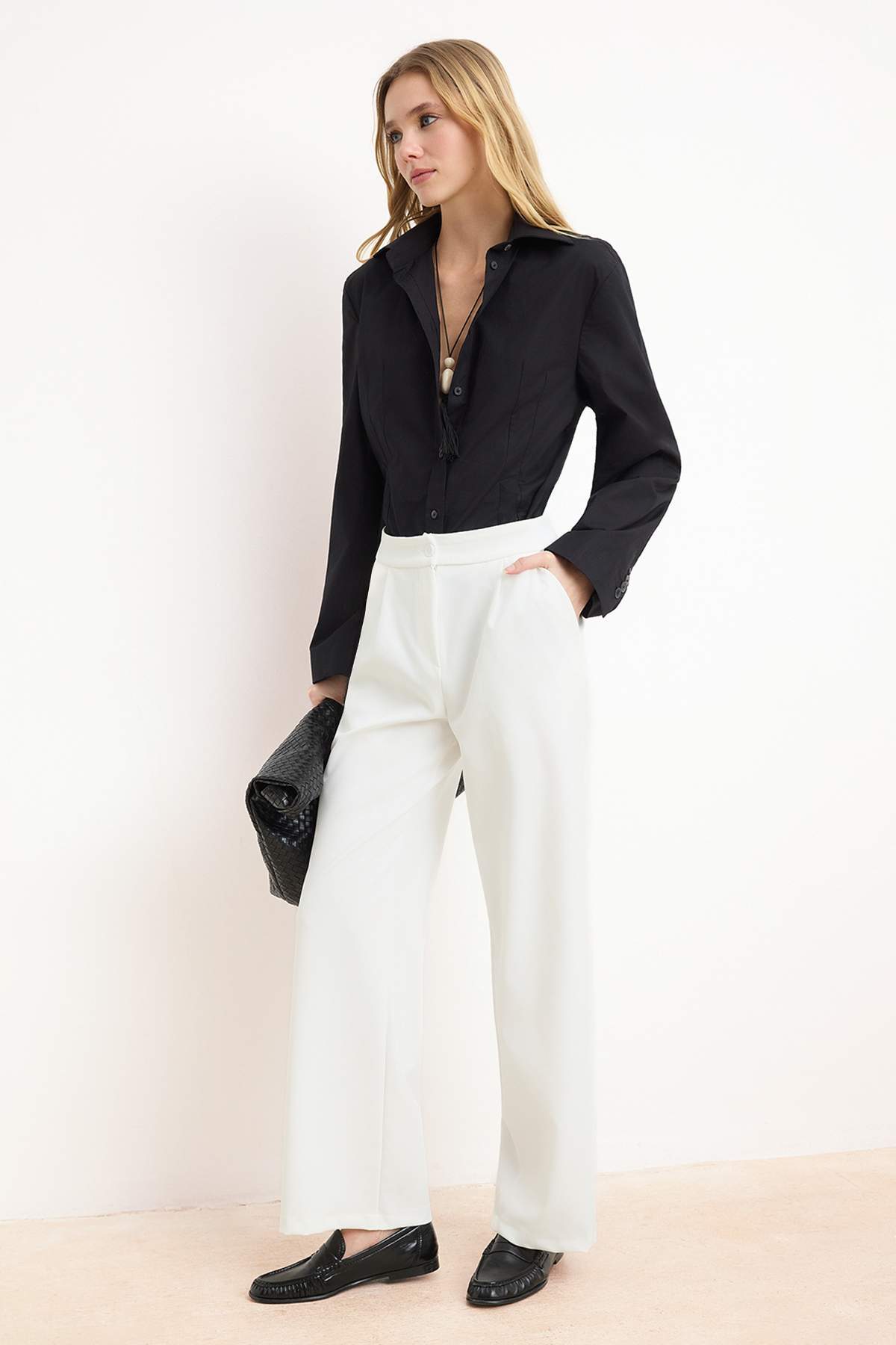 Trendyolmilla  Beyaz Wide Leg/Geniş Paça Dokuma Pantolon TWOAW22PL0139 - Görsel 2