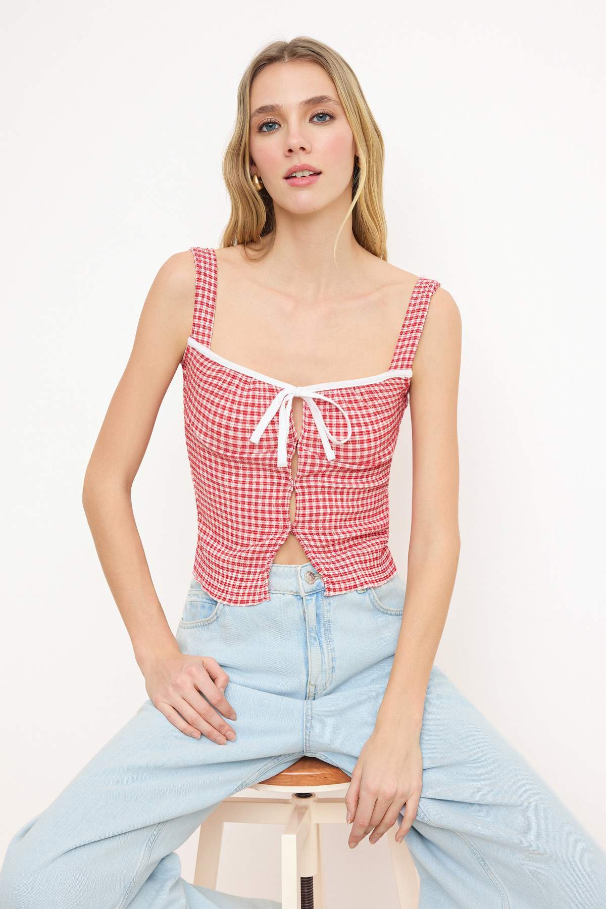 Trendyolmilla  Kırmızı Pöti Kare Desenli Bağlama Detaylı Esnek Örme Bluz TWOSS25BZ00234 - Görsel 2