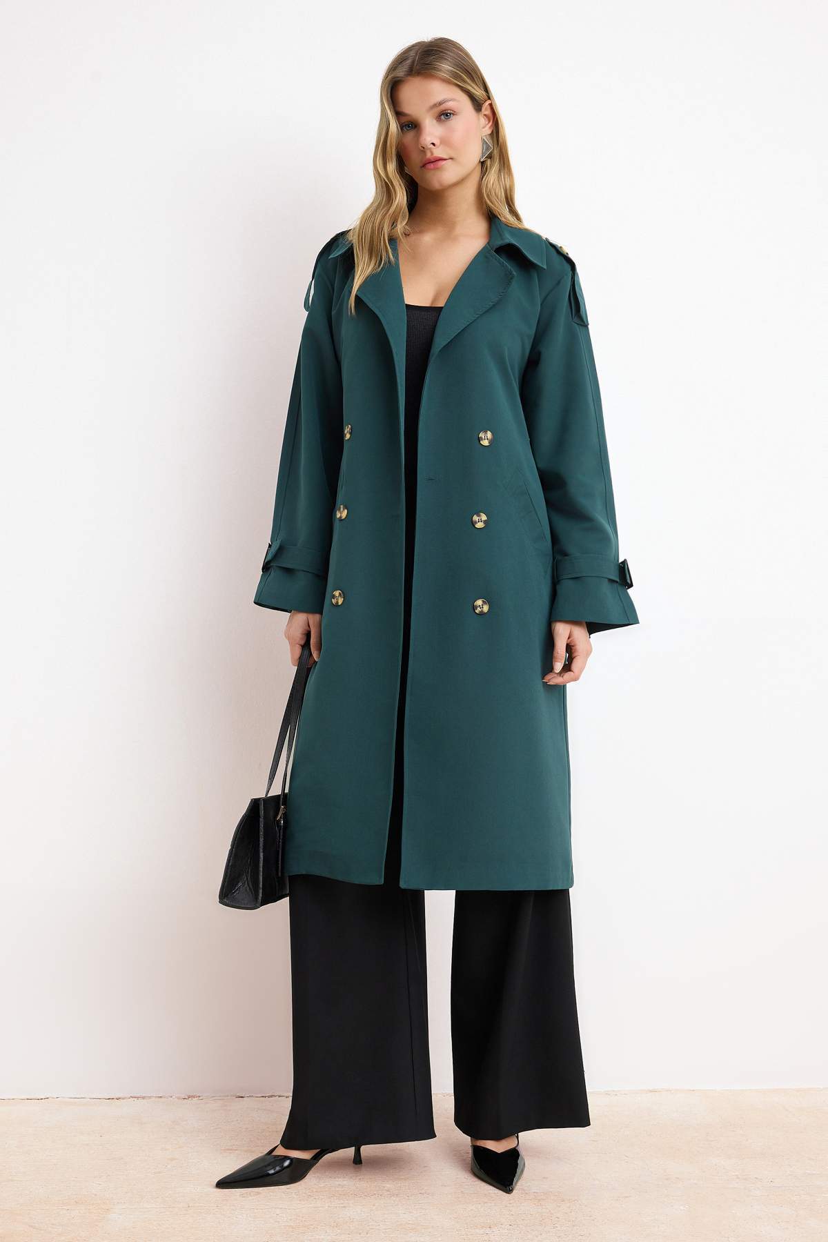 Trendyolmilla Yeşil Oversize Kuşaklı Trençkot TWOSS21TR0005