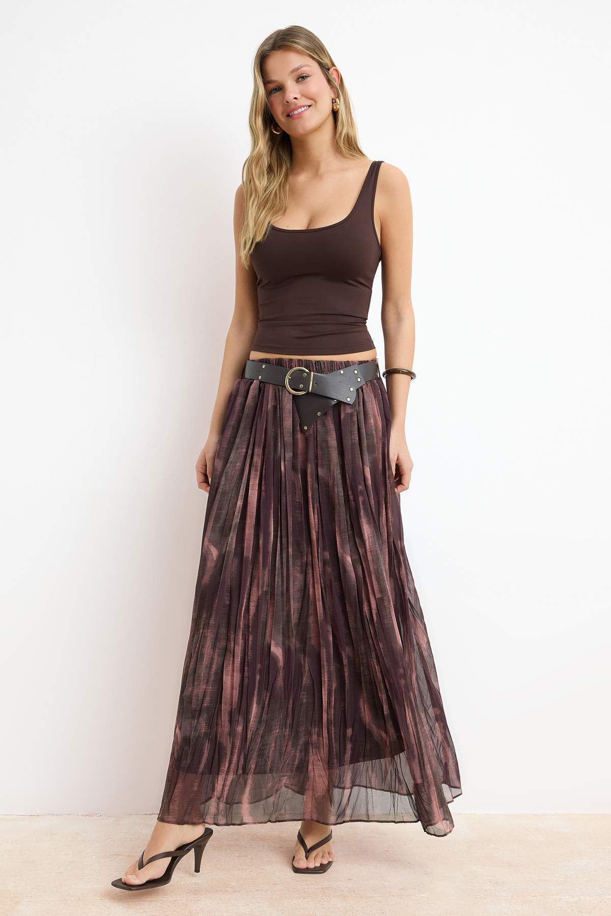 Trendyolmilla  Kahverengi Kemerli Şifon Kırışık Dokuma Uzun Etek TWOAW26ET00171 - Görsel 2