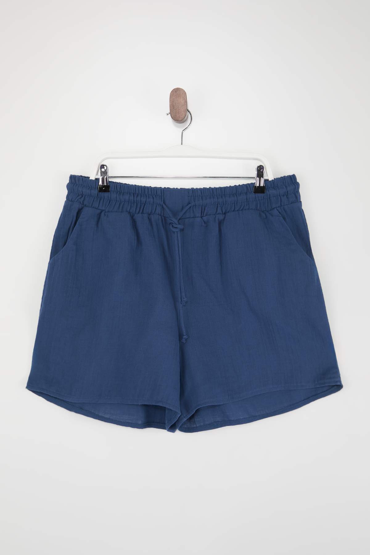 Trendyolmilla  Plaj Giyim Lacivert Müslin Dokuma Yüksek Bel Şort & Bermuda TBBSS26AP00005 - Görsel 4