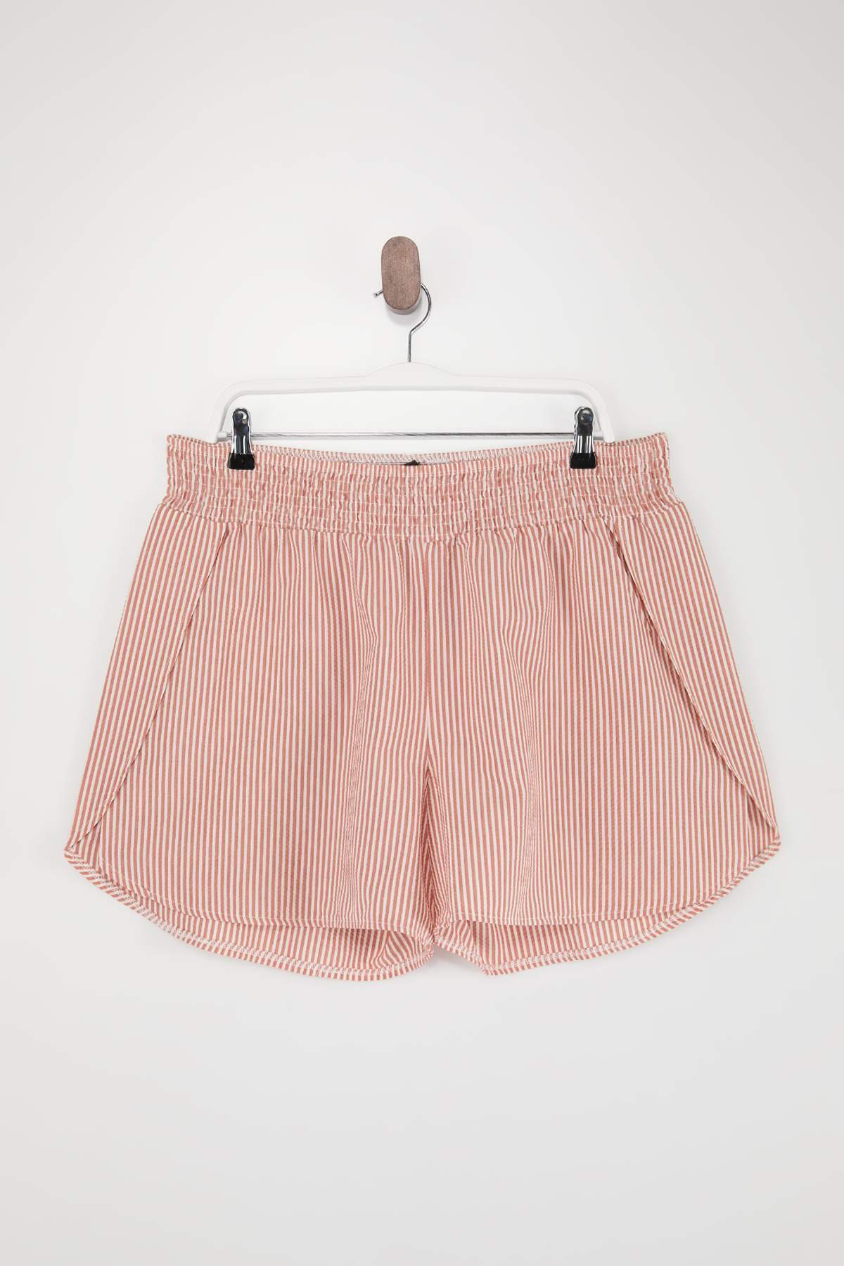 Trendyolmilla  Plaj Giyim Somon Çizgili Gofre Dokulu Kumaş Büyük Beden Plaj Şortu TBBSS26AP00007 - Görsel 4