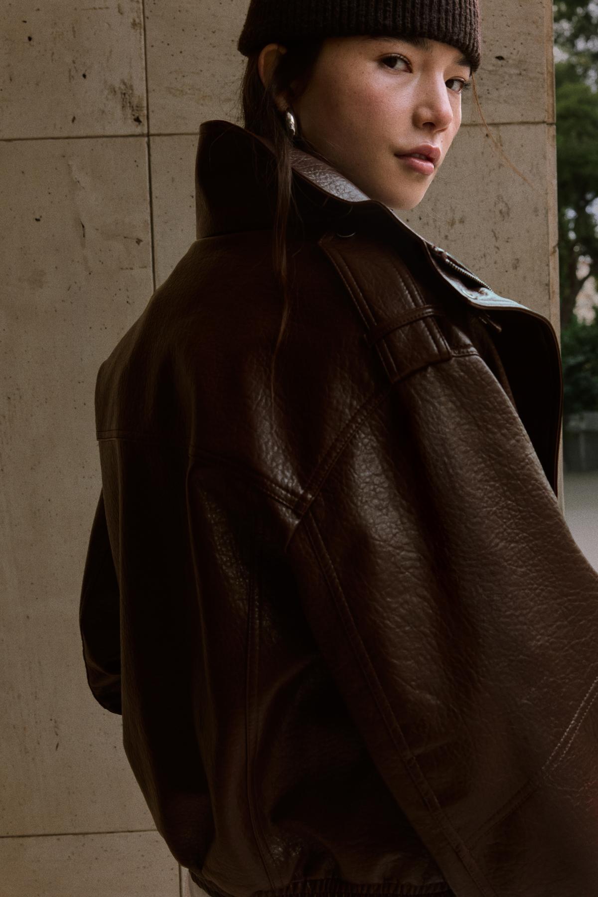 Bershka  Suni deri dik yaka ceket - Görsel 3