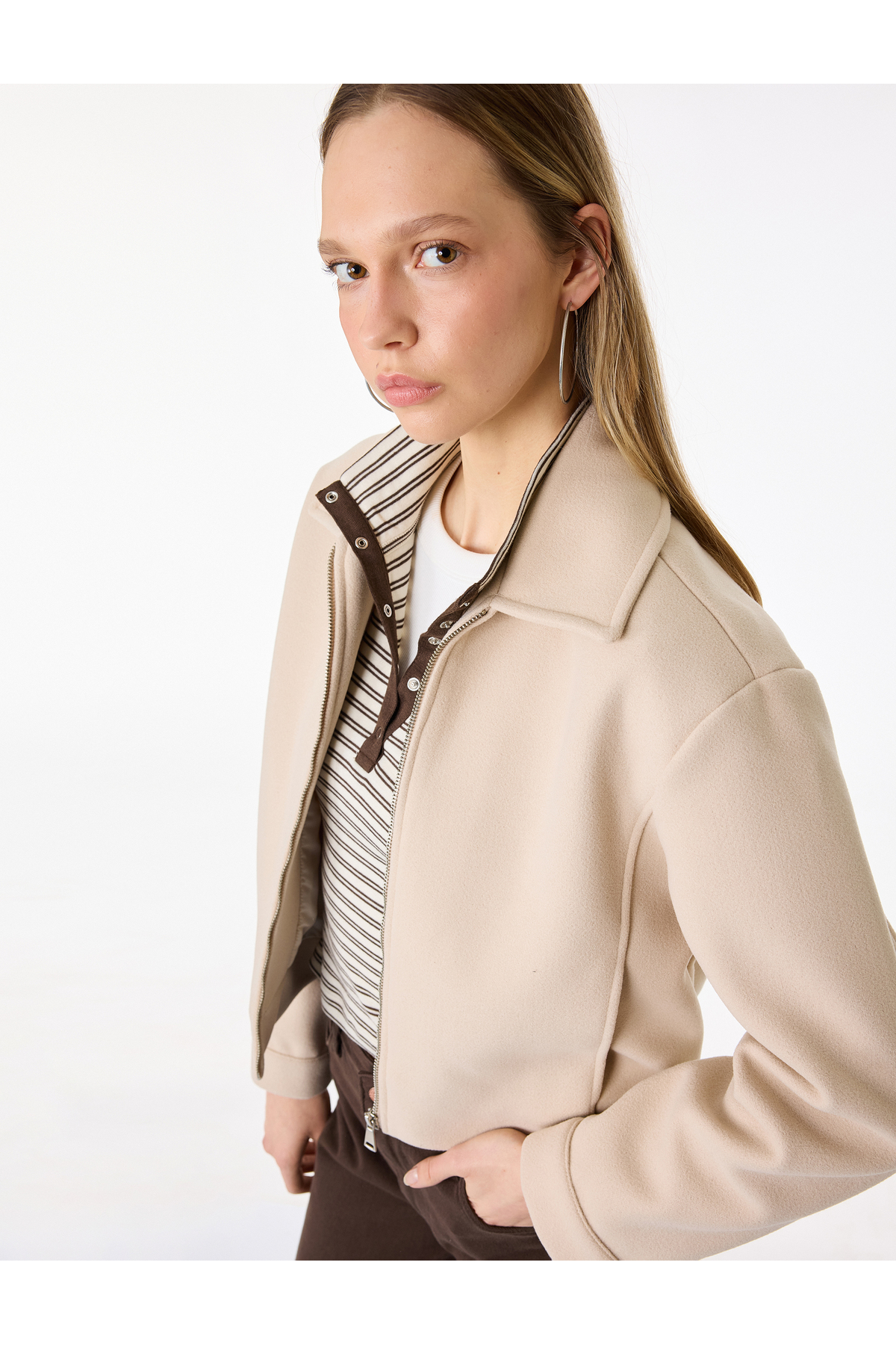 Koton  Cep Detaylı Klasik Yaka Fermuarlı Crop Ceket