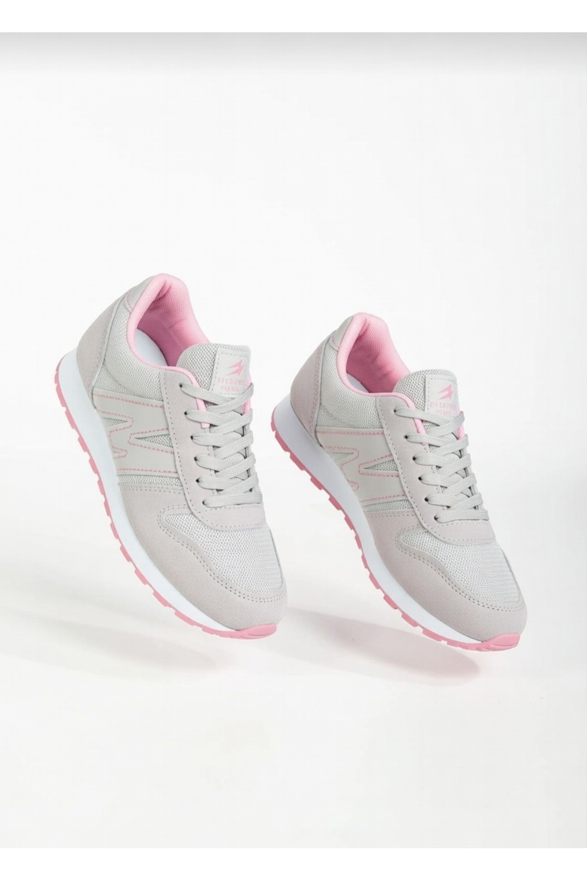 حذاء رياضي للمشي للأطفال مريح ونعل شبكي قابل للتنف...