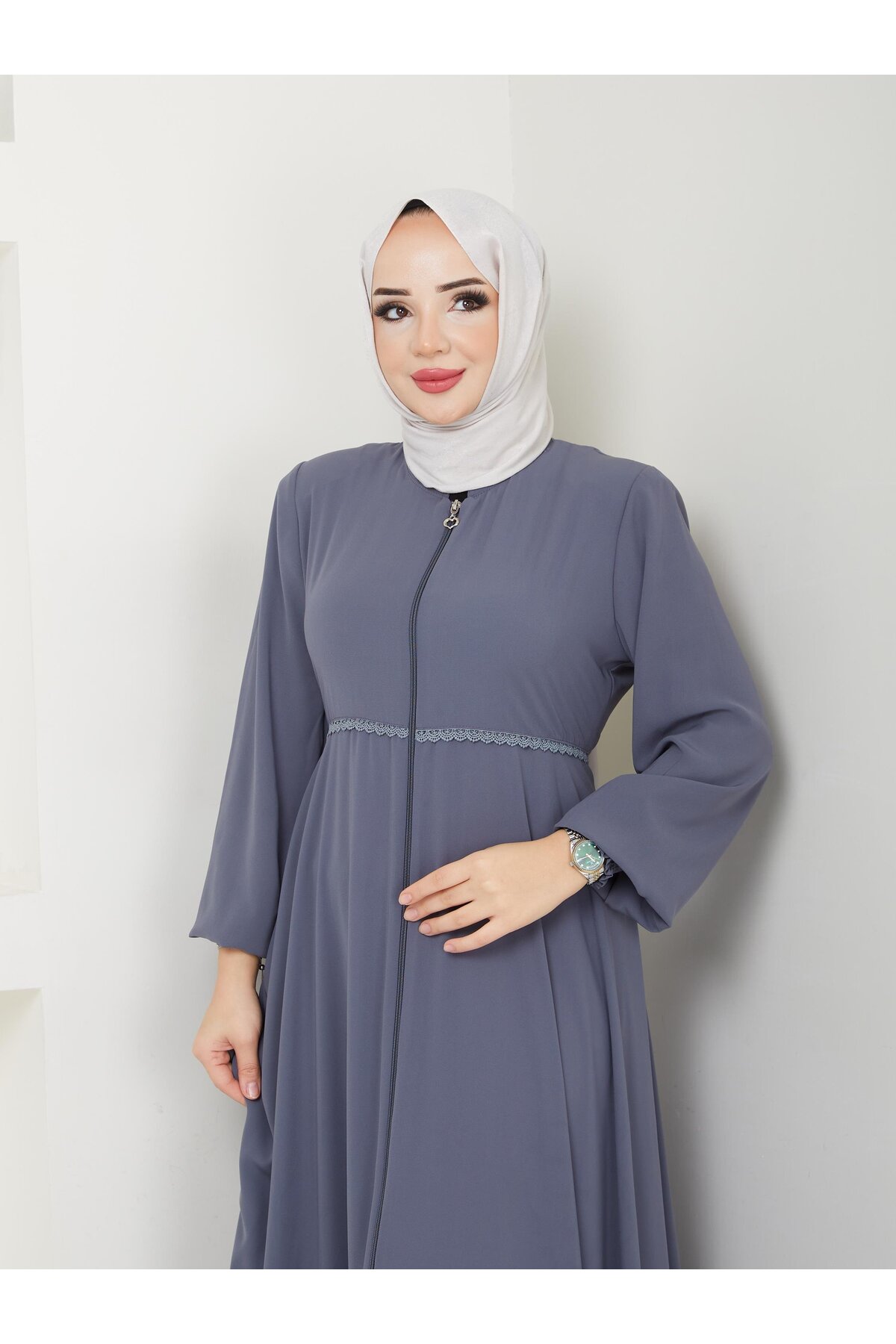 MEDINA SILK SUMMER ABAYA WITH EMBROIDERY IN THE MIDDLE