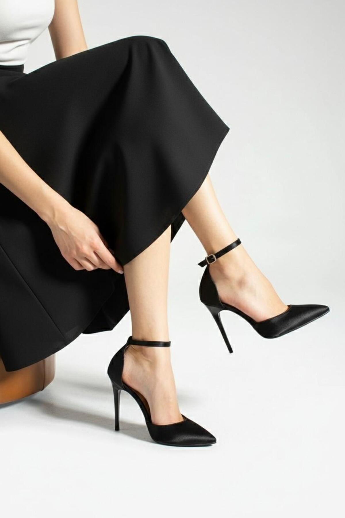 Santamarina  Kadın Monicaa Siyah Saten Bilekten Bağlama Detaylı Sandalet - Görsel 3