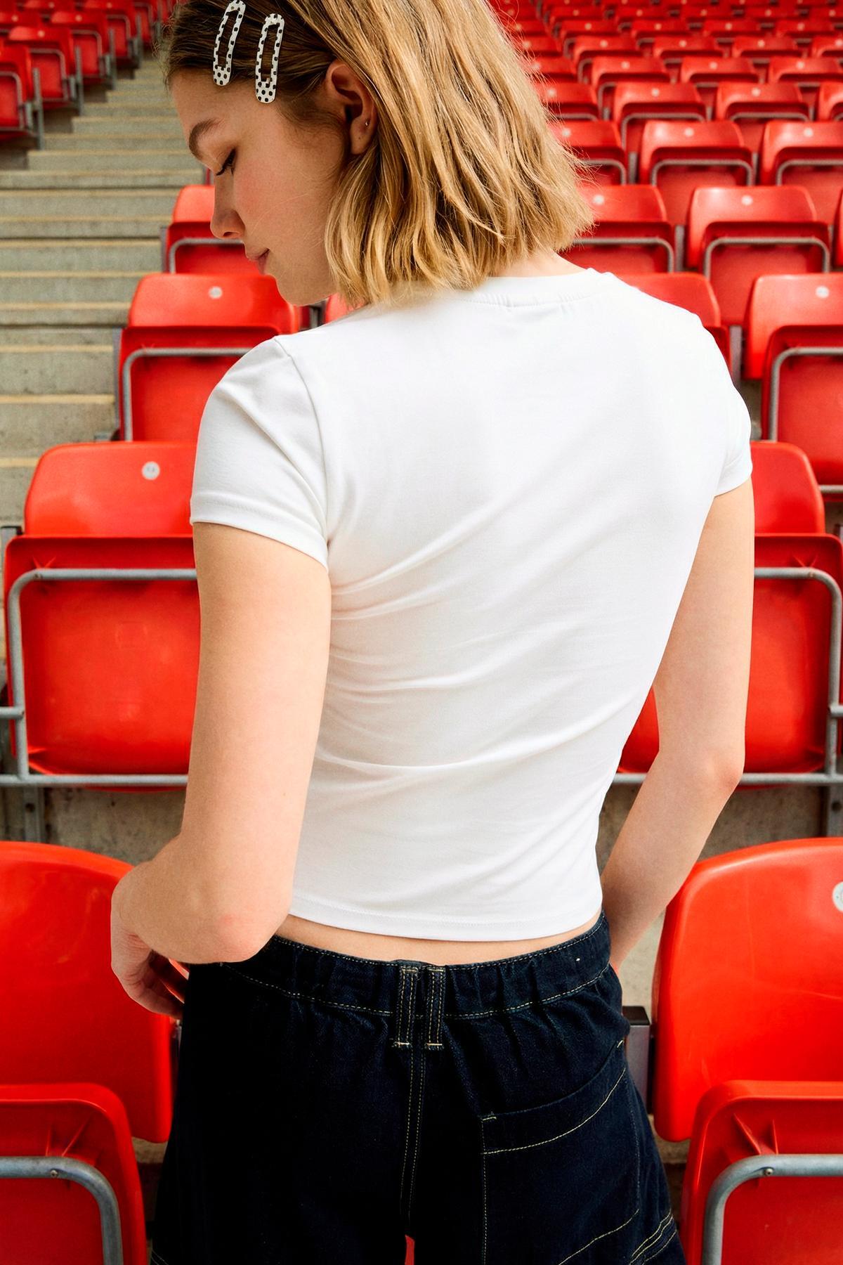 Bershka  Kısa kollu Cars baskılı tişört - Görsel 4