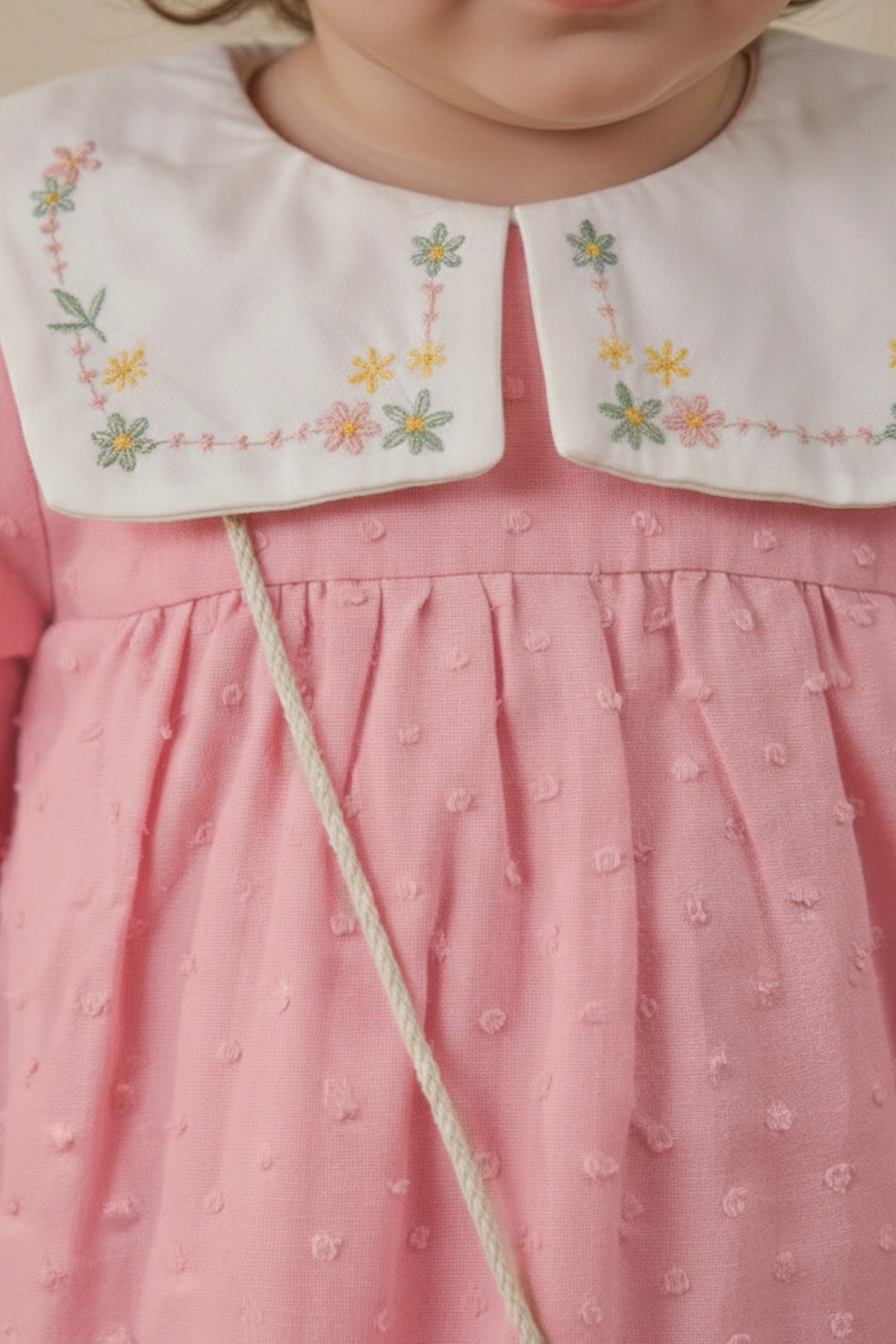 Minipodyum Kız Bebek Nakışlı Bebe Yaka Müslin %100 Pamuk Çantalı Bayramlık Elbise fotoğrafı 3 (önizleme)