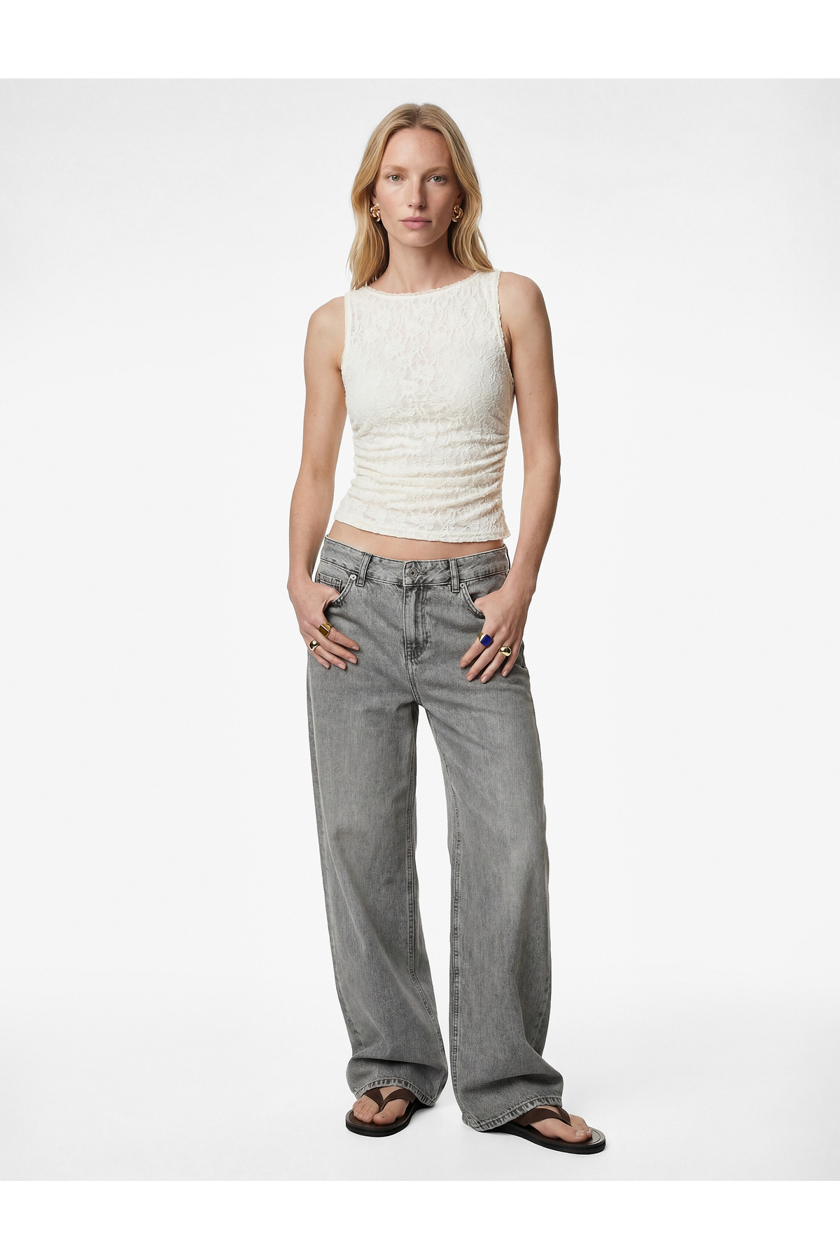 Koton Slim Fit Kolsuz Yuvarlak Yaka Dantelli Bluz görsel 2