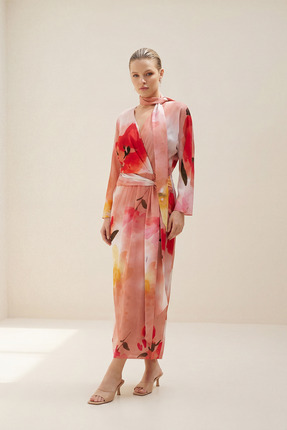 Setre Koyu Pudra Şal Detaylı Belden Oturtmalı Kruvaze Yaka Desenli Elbise