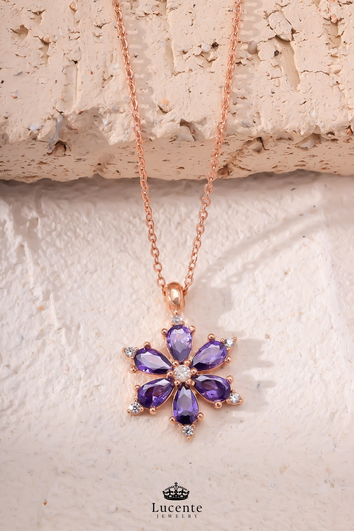 Lucente Jewellery 925 Ayar Aşk Şans Bolluk Bereket ve Zarafetin Simgesi Rose Gold Ametist Taşlı Lotus Kararma Karşıtı Rodyum Gümüş Özel Gün Hediyesi 45 Cm Zincirli Mor Lotus Çiçeği Küpe Hediyeli Şık Kadın Kolye görsel 6
