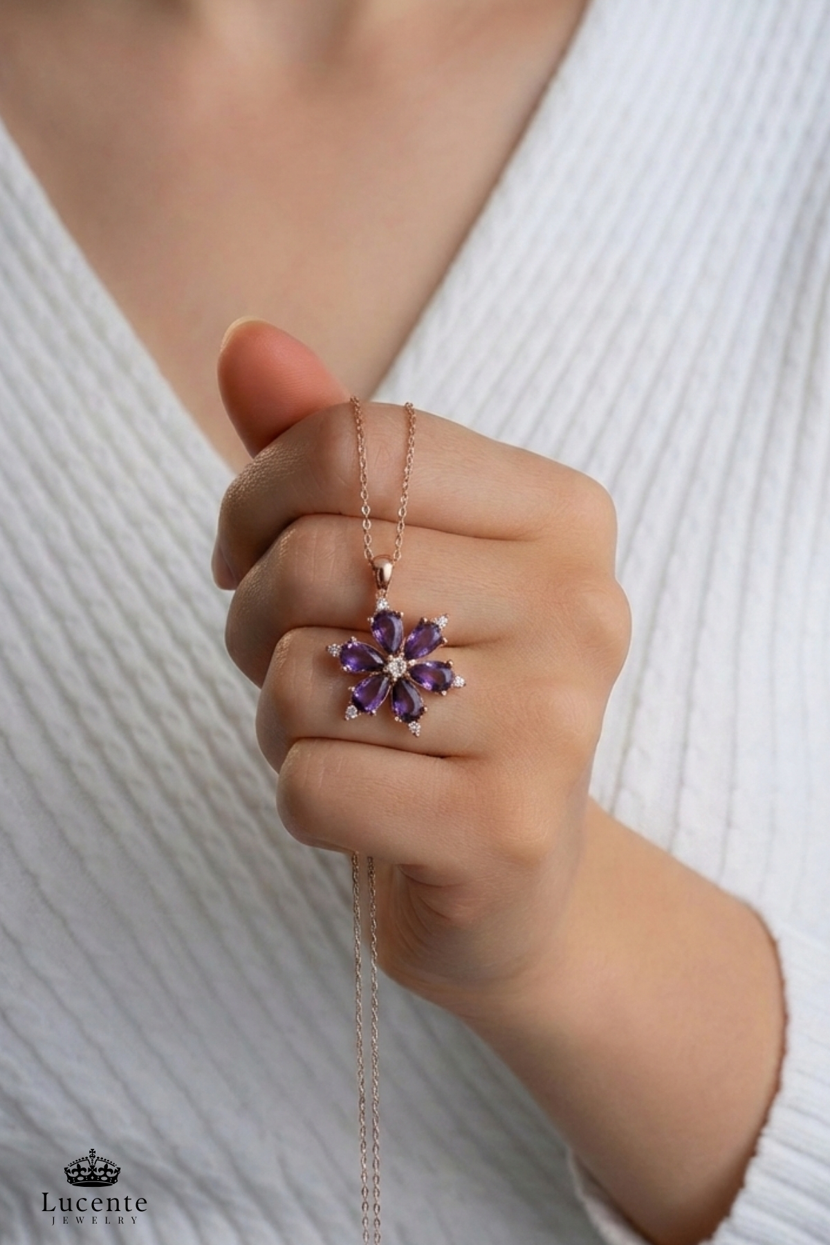 Lucente Jewellery 925 Ayar Aşk Şans Bolluk Bereket ve Zarafetin Simgesi Rose Gold Ametist Taşlı Lotus Kararma Karşıtı Rodyum Gümüş Özel Gün Hediyesi 45 Cm Zincirli Mor Lotus Çiçeği Küpe Hediyeli Şık Kadın Kolye görsel 3