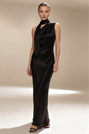 Setre Siyah Yaka Detaylı Belden Oturtmalı Tam Kalıp Uzun Elbise