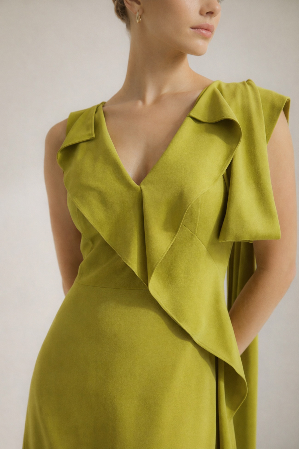 Setre  Yağ Yeşili V Yaka Kolsuz Asimetrik Detaylı Uzun Boy Elbise - Görsel 3
