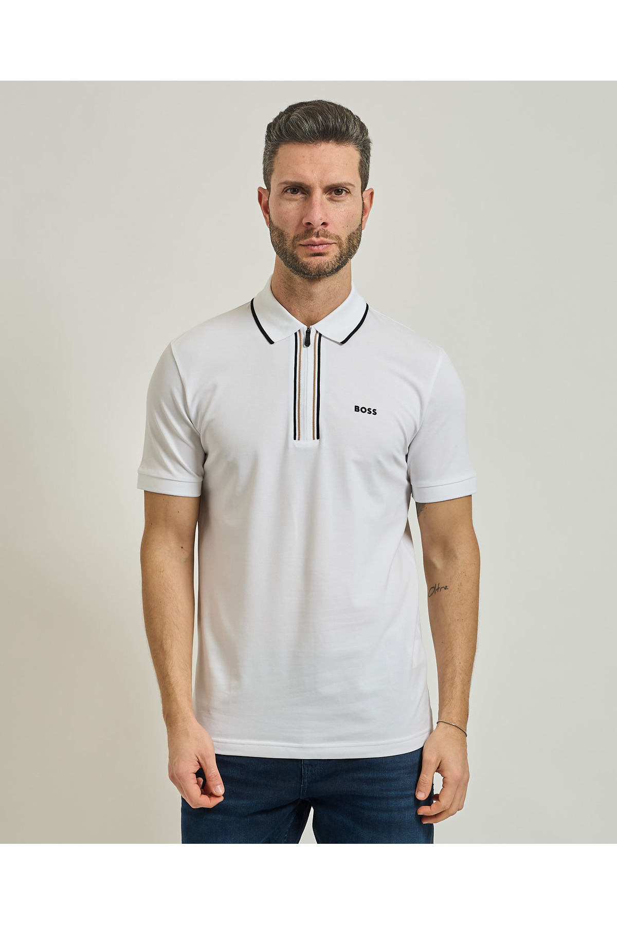 باس تی‌شرت یقه‌دار سفید آستین کوتاه مردانه، نخی انعطاف‌پذیر و رطوبت‌گیر، کد ۵۰۵۵۵۶۹۸-۱۰۰