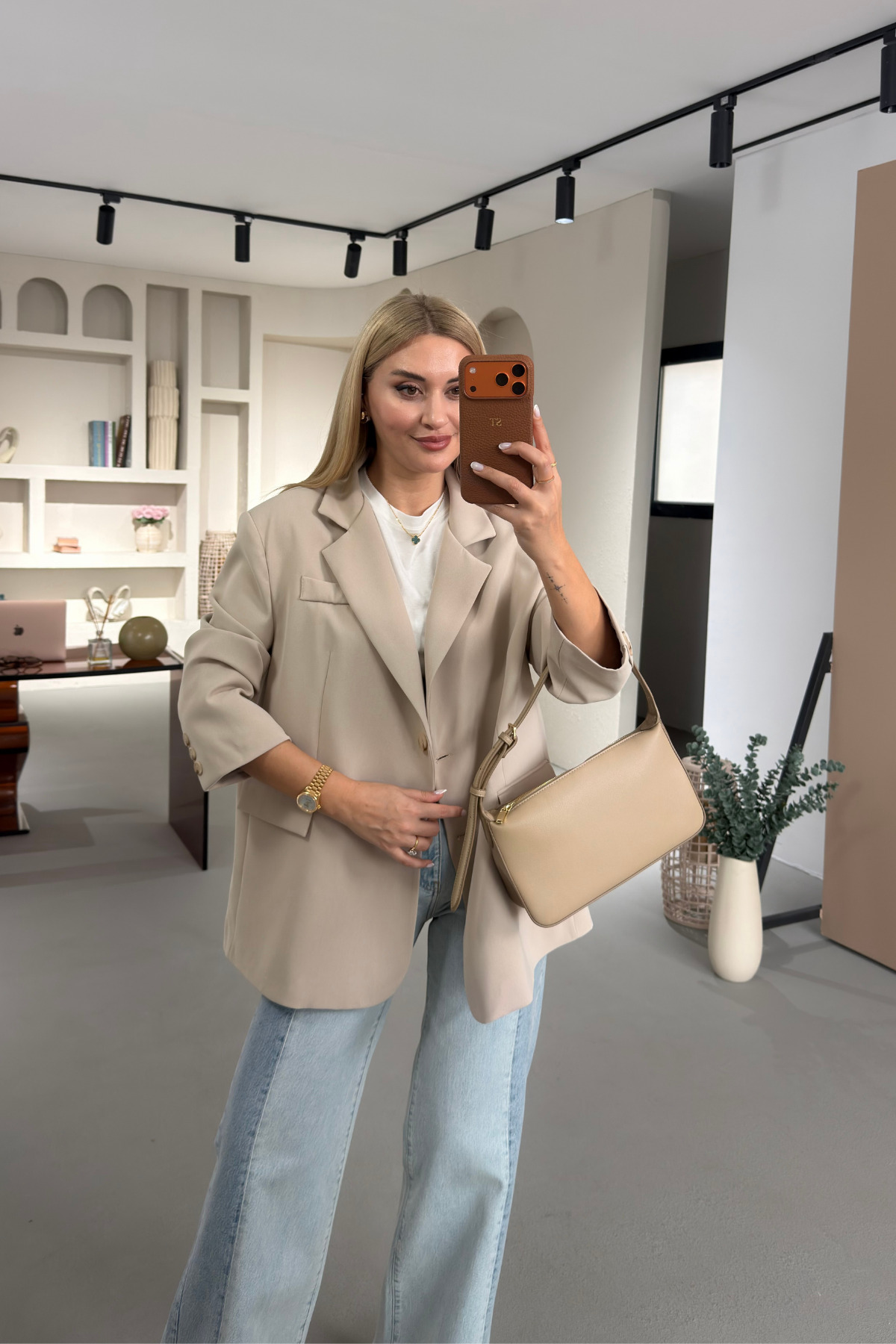 Sezgi Tekin  Oversize Kemik Düğmeli Taş Blazer Ceket