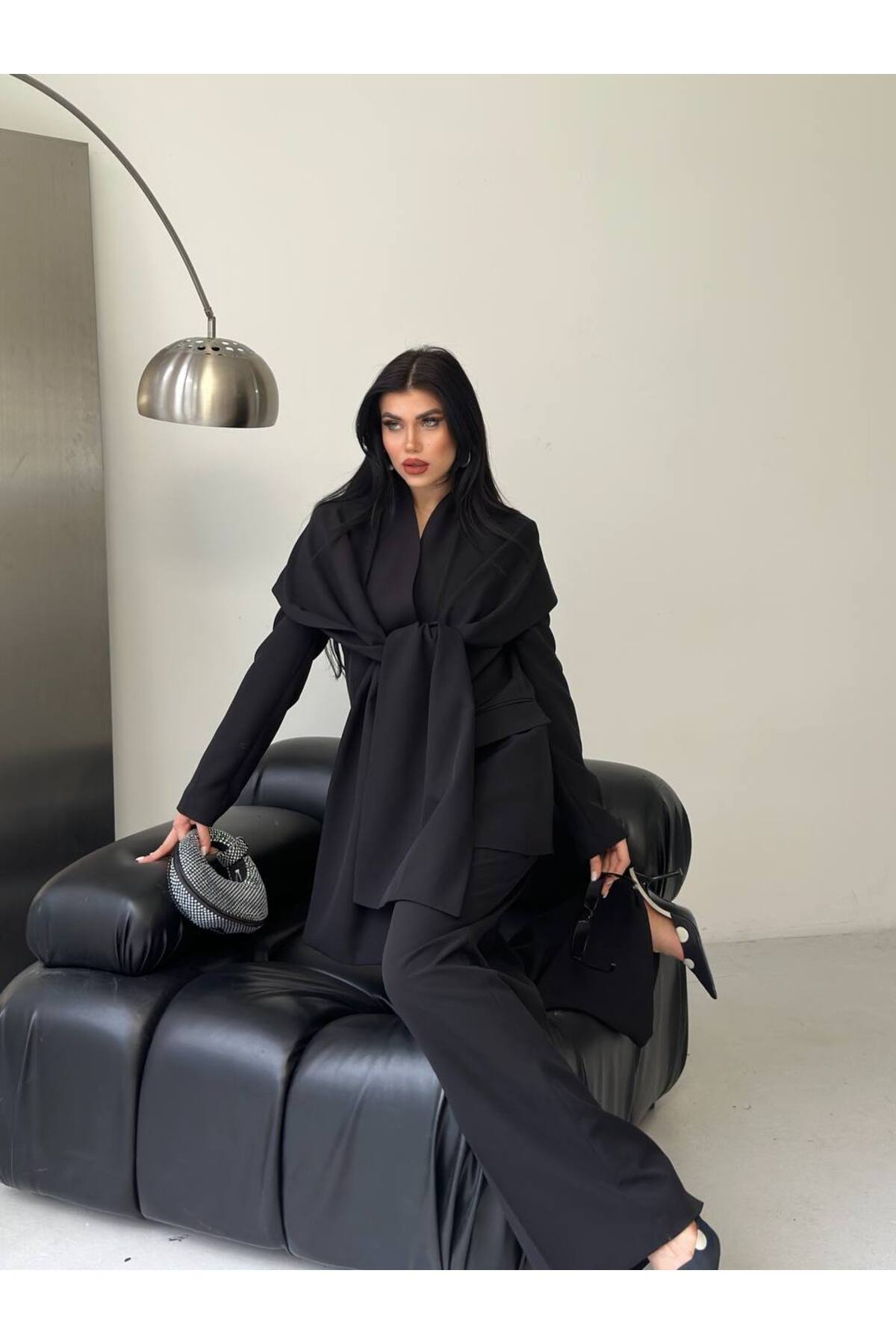 Ensemble femme avec cape détail noir - Görsel 3