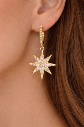 Zeraf Takı Zeraf Parlak Taşlı Yıldız Figürlü Sallantılı Altın Kaplama Kadın Küpe